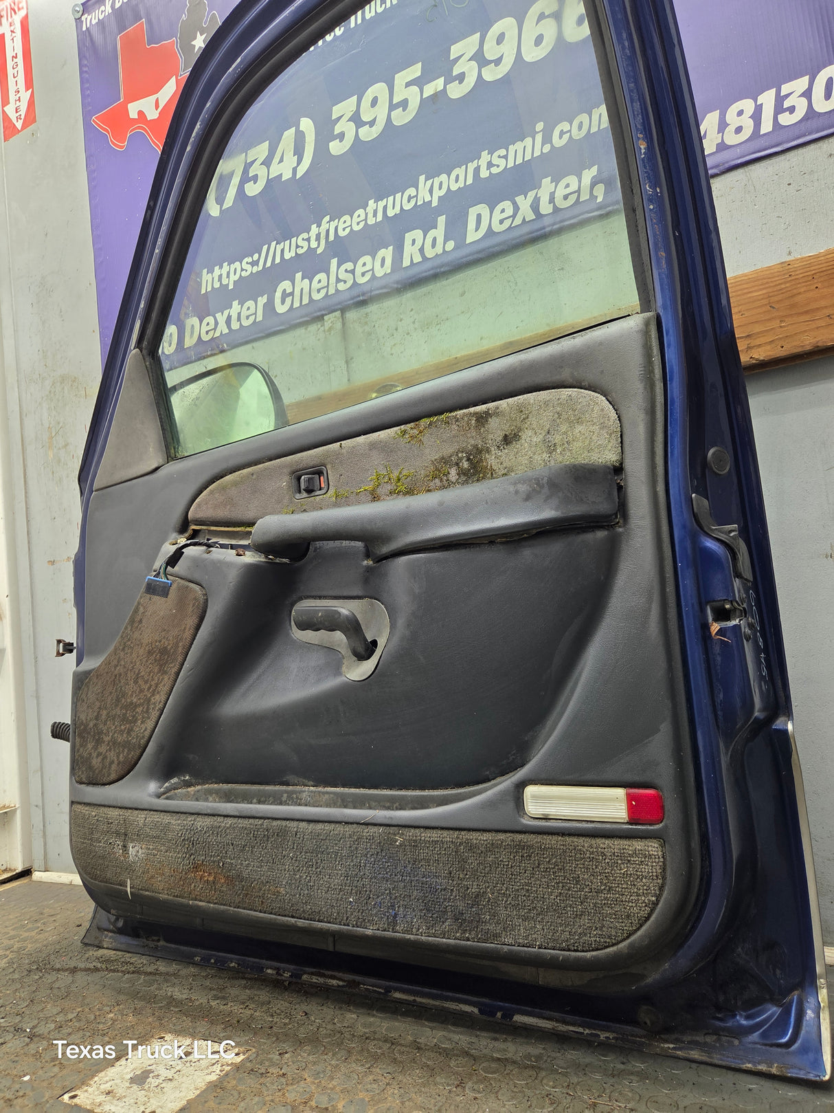 1999-2006 Chevrolet Silverado / GMC Sierra 1500 2500 3500 HD Front Passenger side Door RH