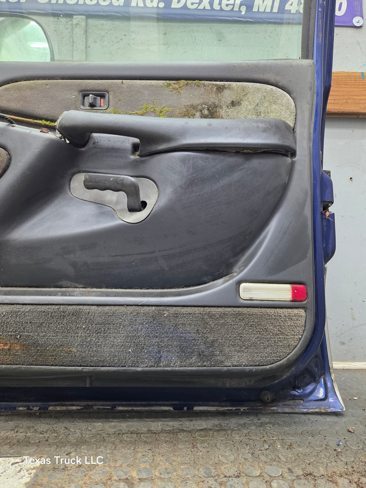 1999-2006 Chevrolet Silverado / GMC Sierra 1500 2500 3500 HD Front Passenger side Door RH