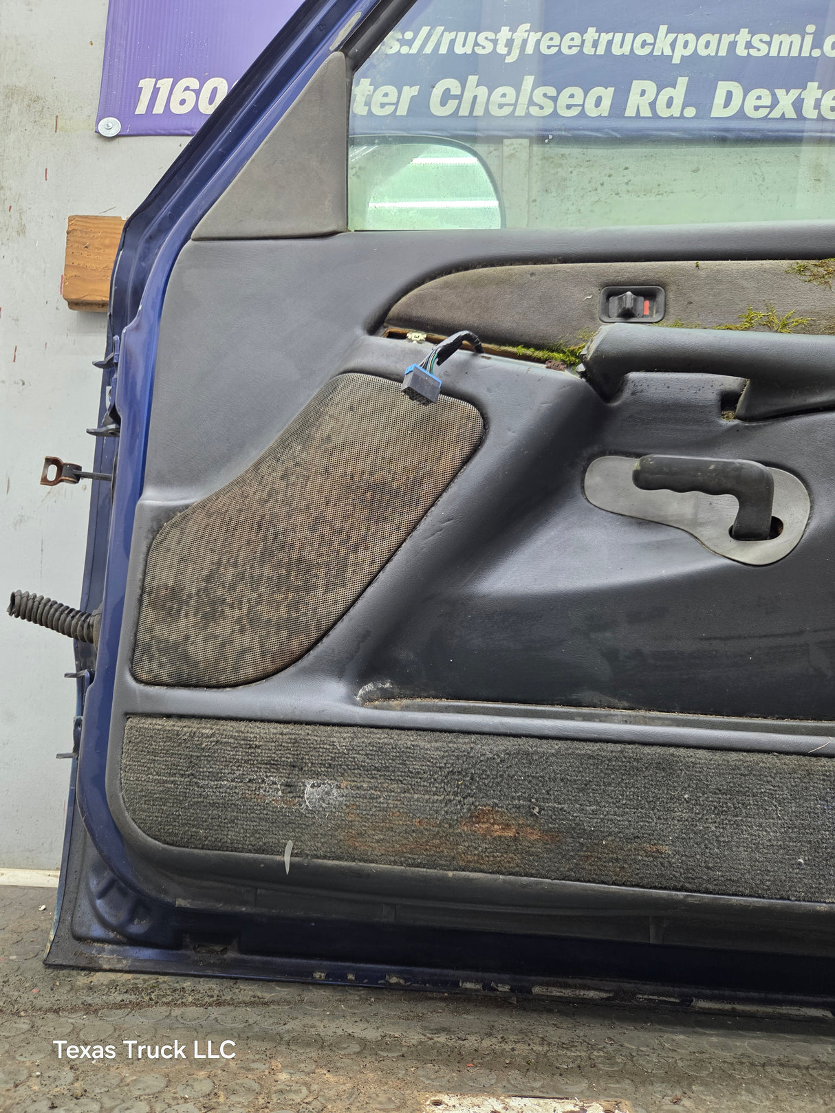 1999-2006 Chevrolet Silverado / GMC Sierra 1500 2500 3500 HD Front Passenger side Door RH