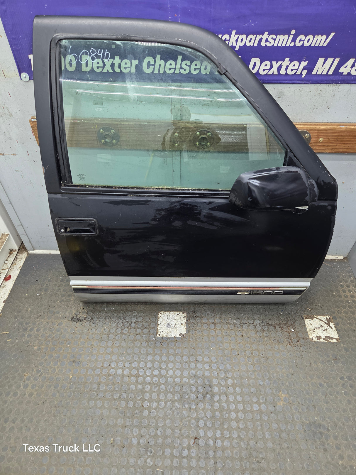 1988-2000 Chevrolet Silverado Suburban GMC Sierra RH Front Passenger Door