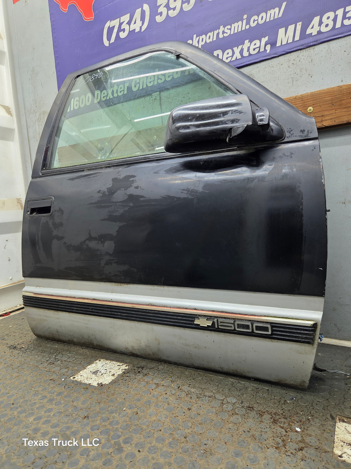 1988-2000 Chevrolet Silverado Suburban GMC Sierra RH Front Passenger Door