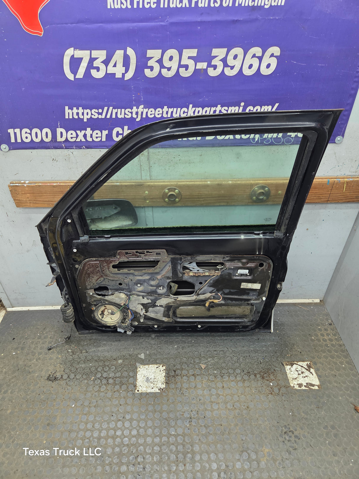 1988-2000 Chevrolet Silverado Suburban GMC Sierra RH Front Passenger Door