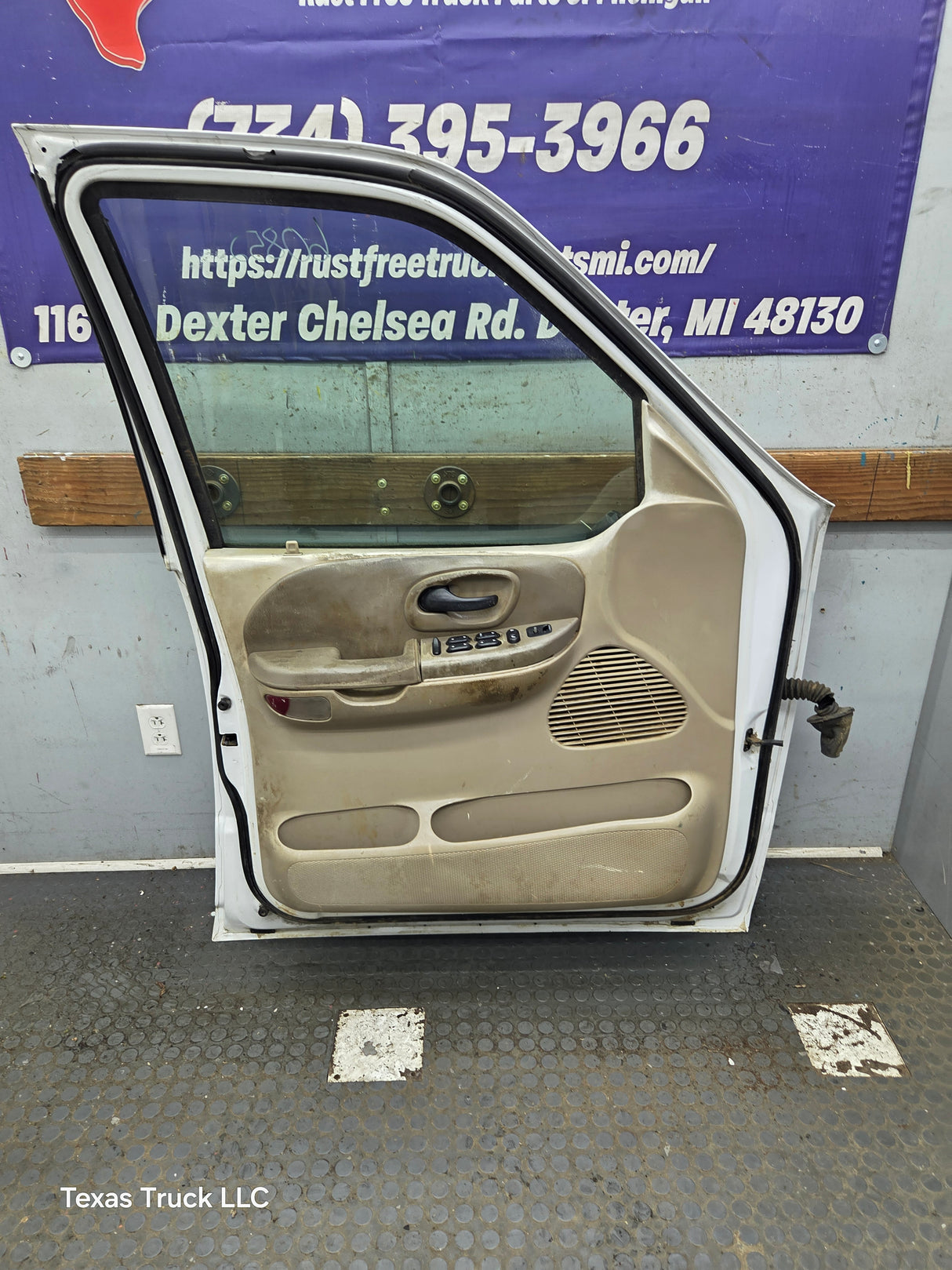 1997-2003 Ford F150 Crew Cab Driver Side LH Front Door