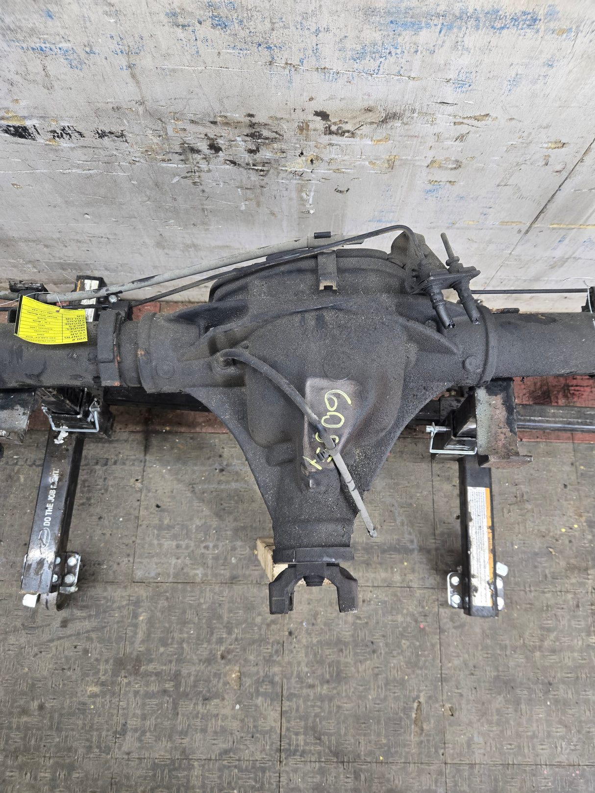 2009-2013 Chevrolet Silverado GMC Sierra 1500 Rear Axle 8.6" 3.42 Gear Ratio