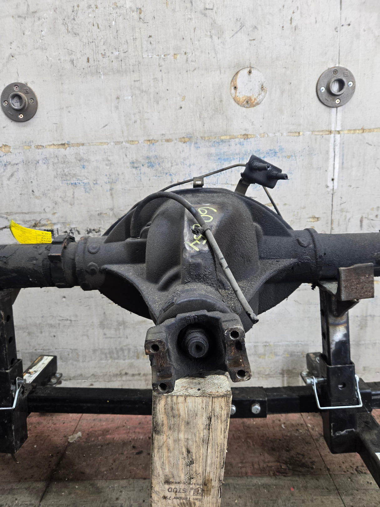 2009-2013 Chevrolet Silverado GMC Sierra 1500 Rear Axle 8.6" 3.42 Gear Ratio