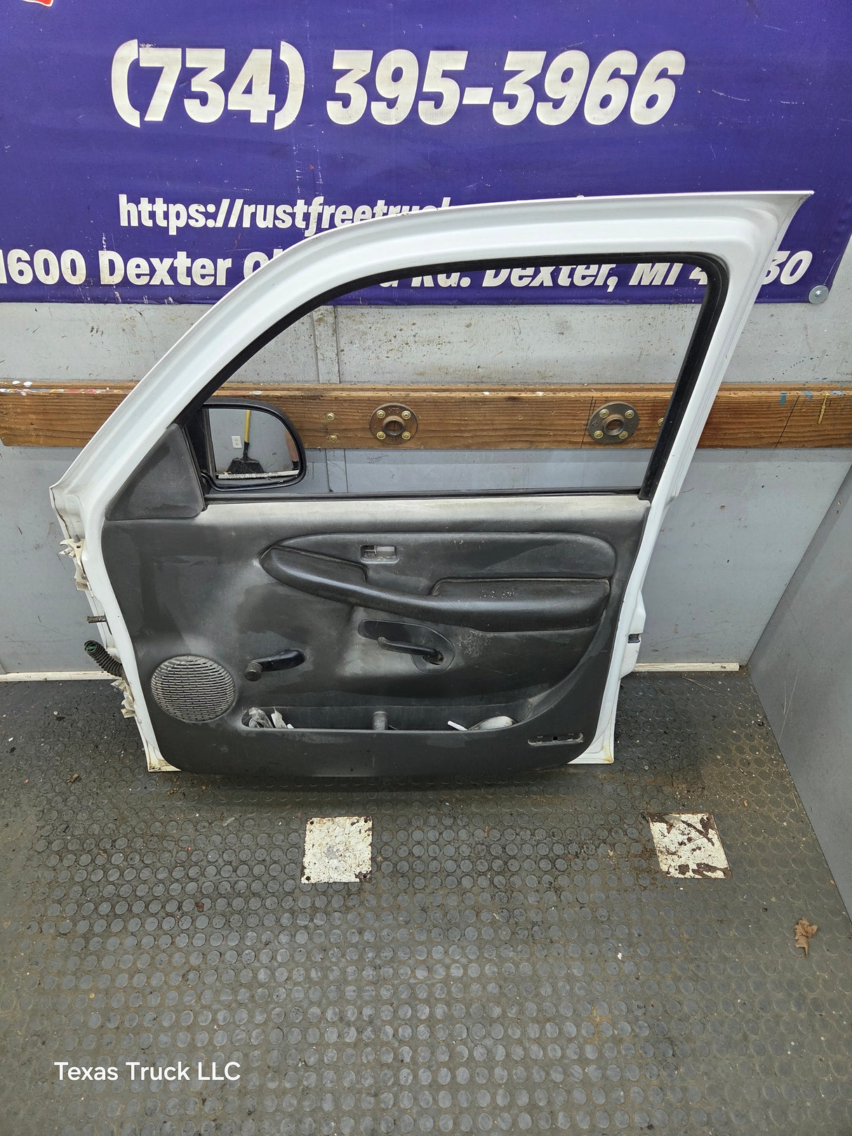 1999-2006 Chevrolet Silverado / GMC Sierra 1500 2500 3500 HD Front Passenger side Door RH
