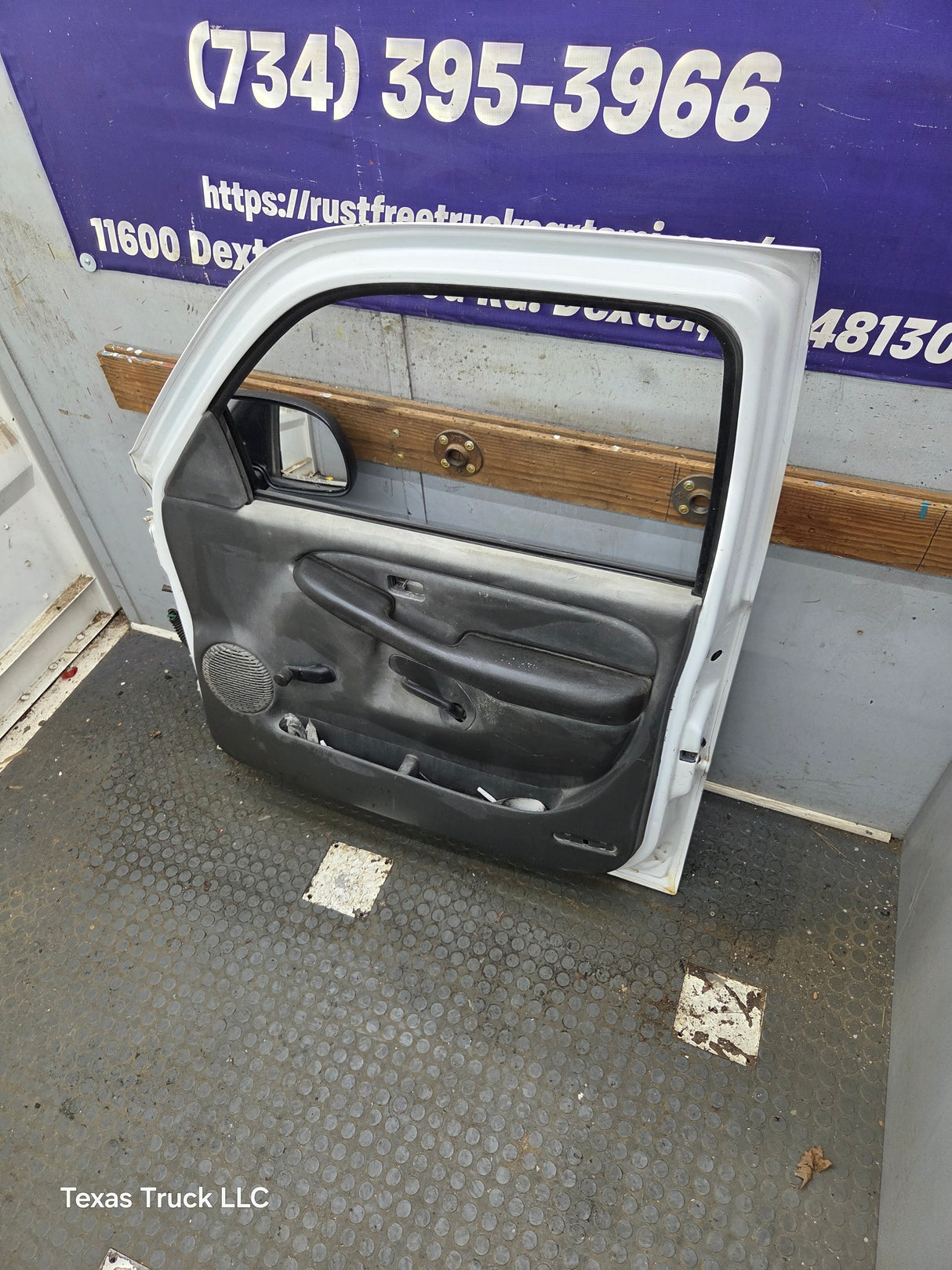 1999-2006 Chevrolet Silverado / GMC Sierra 1500 2500 3500 HD Front Passenger side Door RH