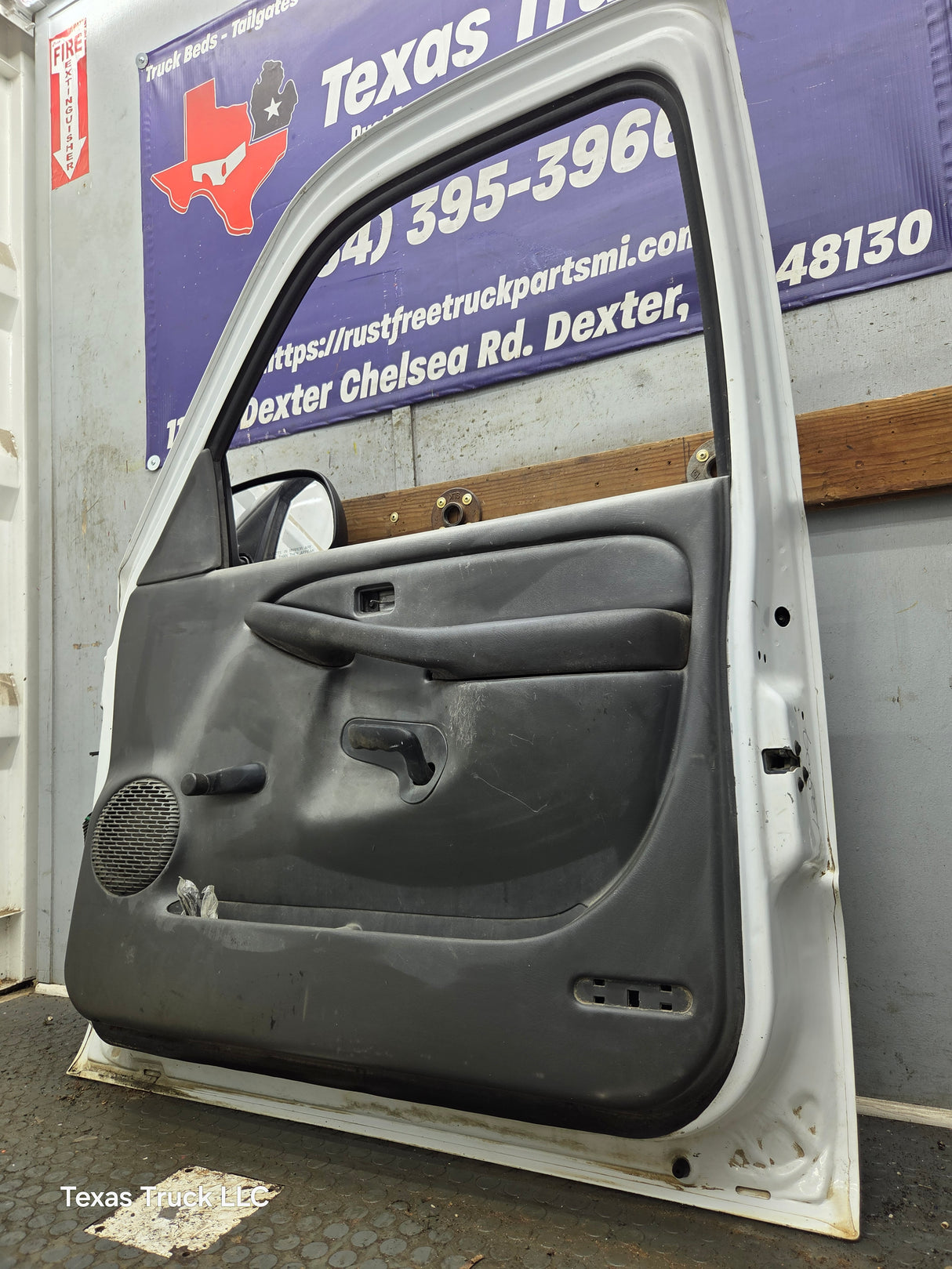 1999-2006 Chevrolet Silverado / GMC Sierra 1500 2500 3500 HD Front Passenger side Door RH
