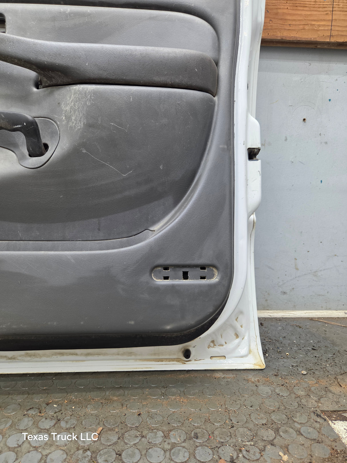 1999-2006 Chevrolet Silverado / GMC Sierra 1500 2500 3500 HD Front Passenger side Door RH