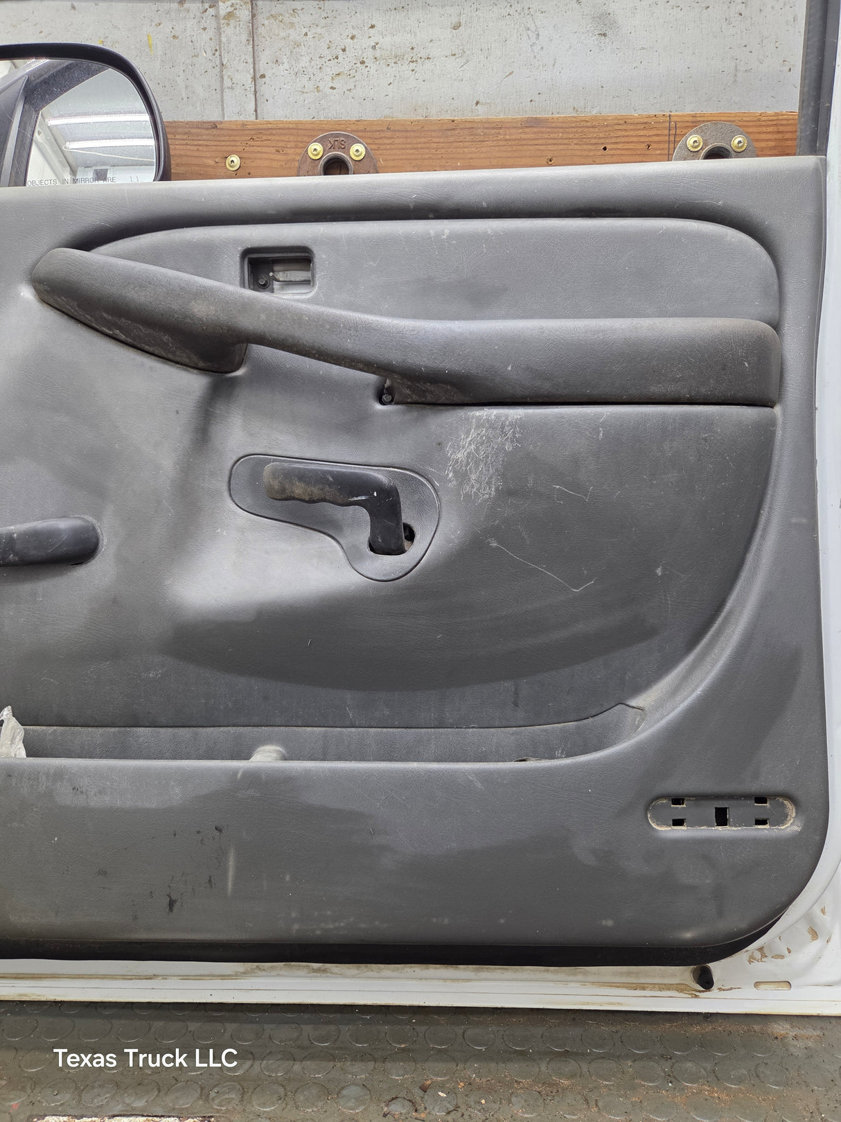 1999-2006 Chevrolet Silverado / GMC Sierra 1500 2500 3500 HD Front Passenger side Door RH