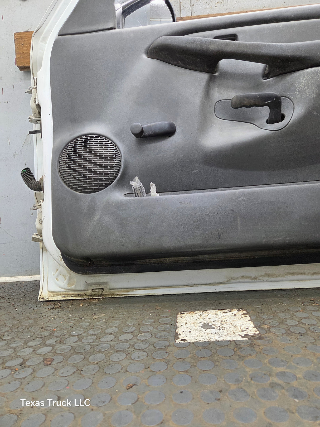 1999-2006 Chevrolet Silverado / GMC Sierra 1500 2500 3500 HD Front Passenger side Door RH