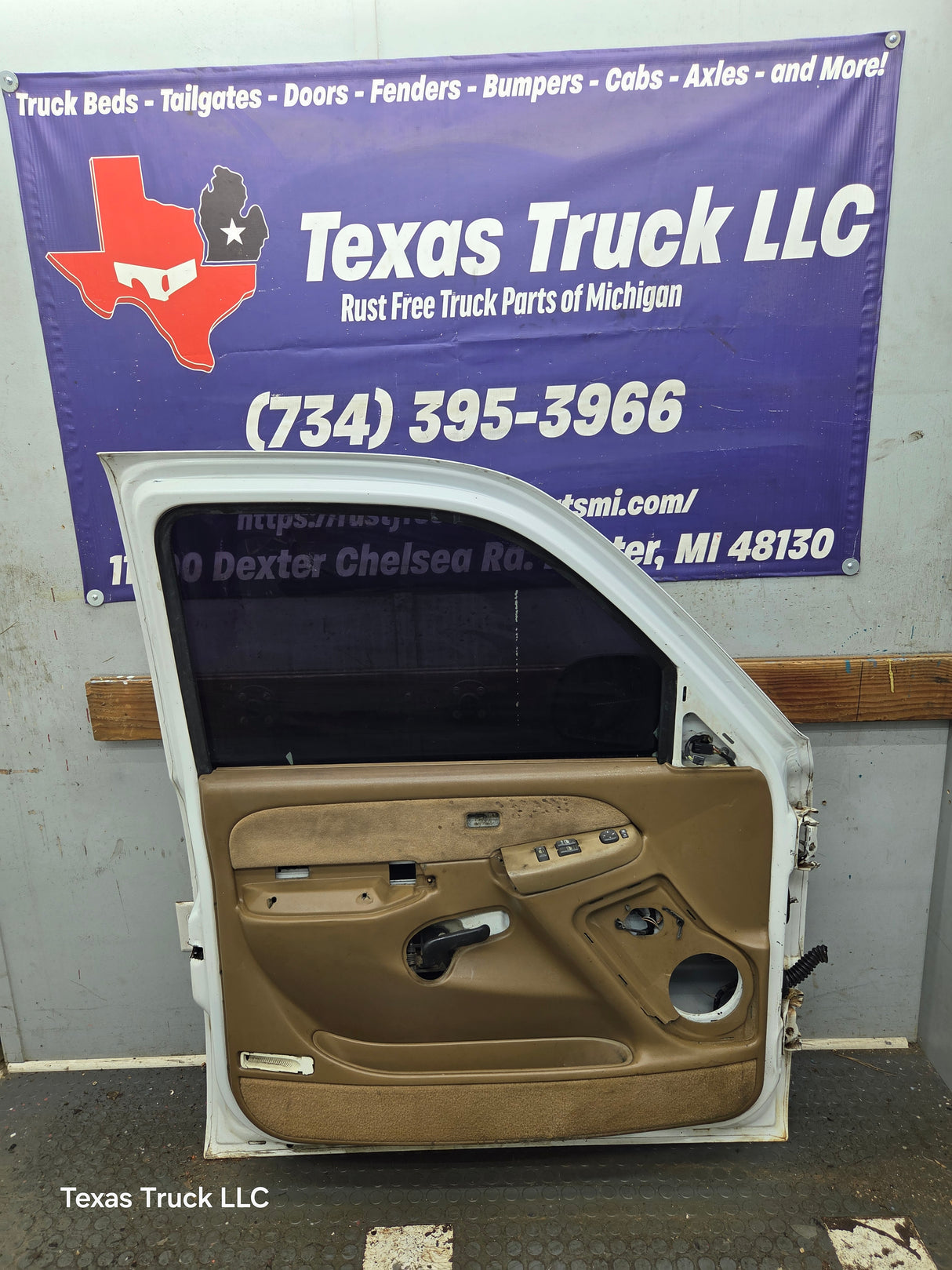 1999-2006 Chevrolet Silverado / GMC Sierra 1500 2500 3500 HD Front Driver Side Door LH