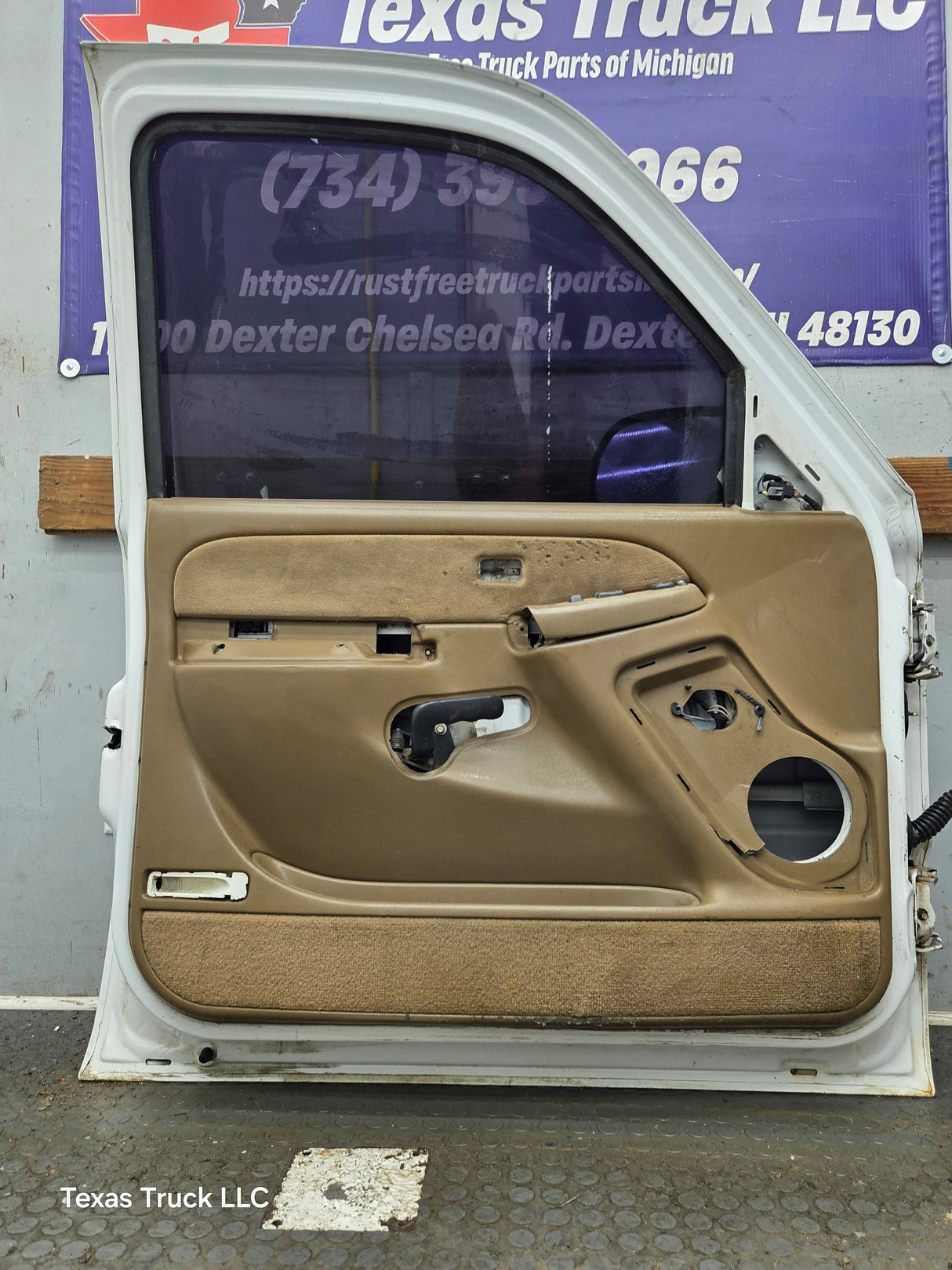 1999-2006 Chevrolet Silverado / GMC Sierra 1500 2500 3500 HD Front Driver Side Door LH