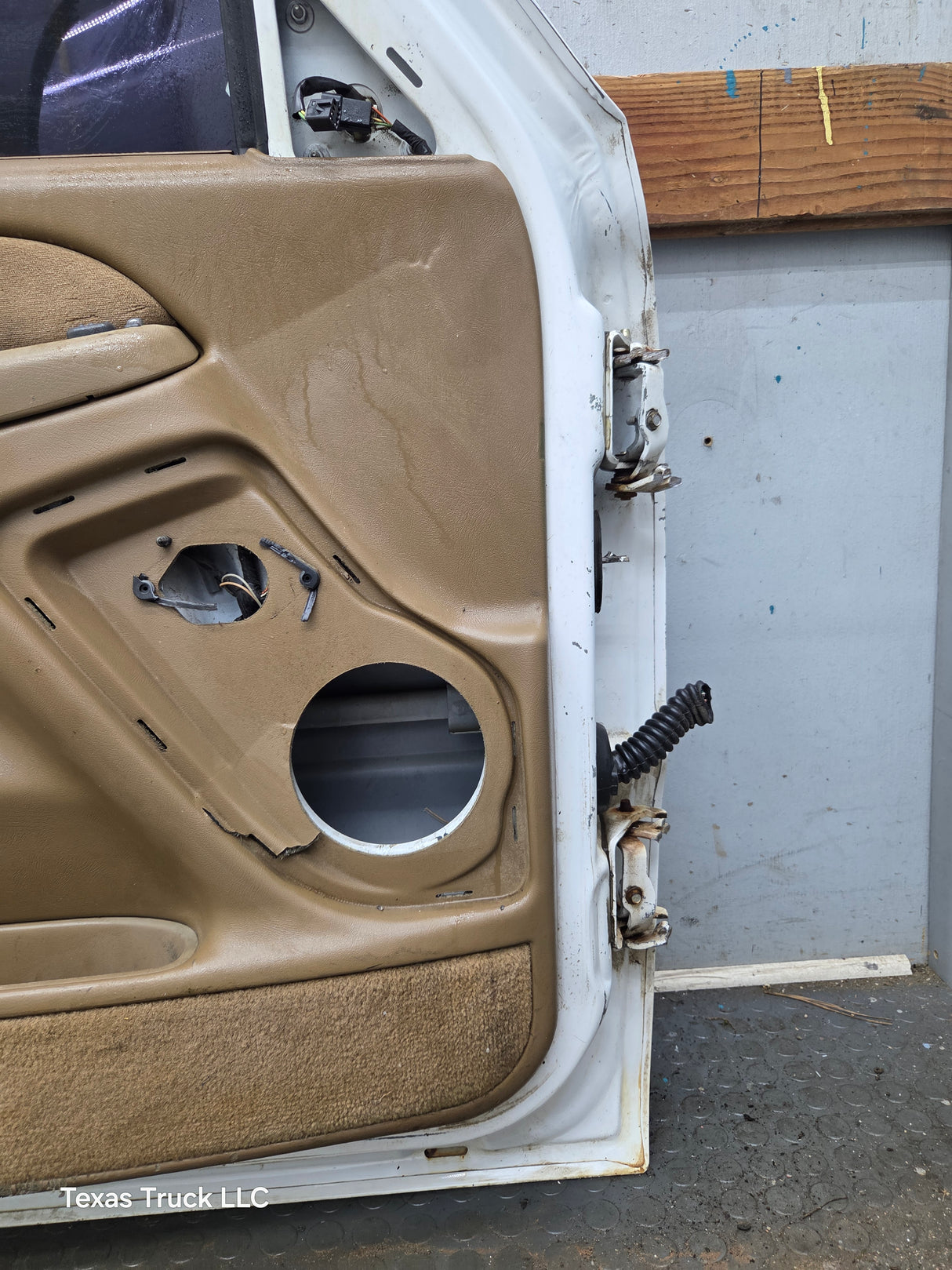 1999-2006 Chevrolet Silverado / GMC Sierra 1500 2500 3500 HD Front Driver Side Door LH