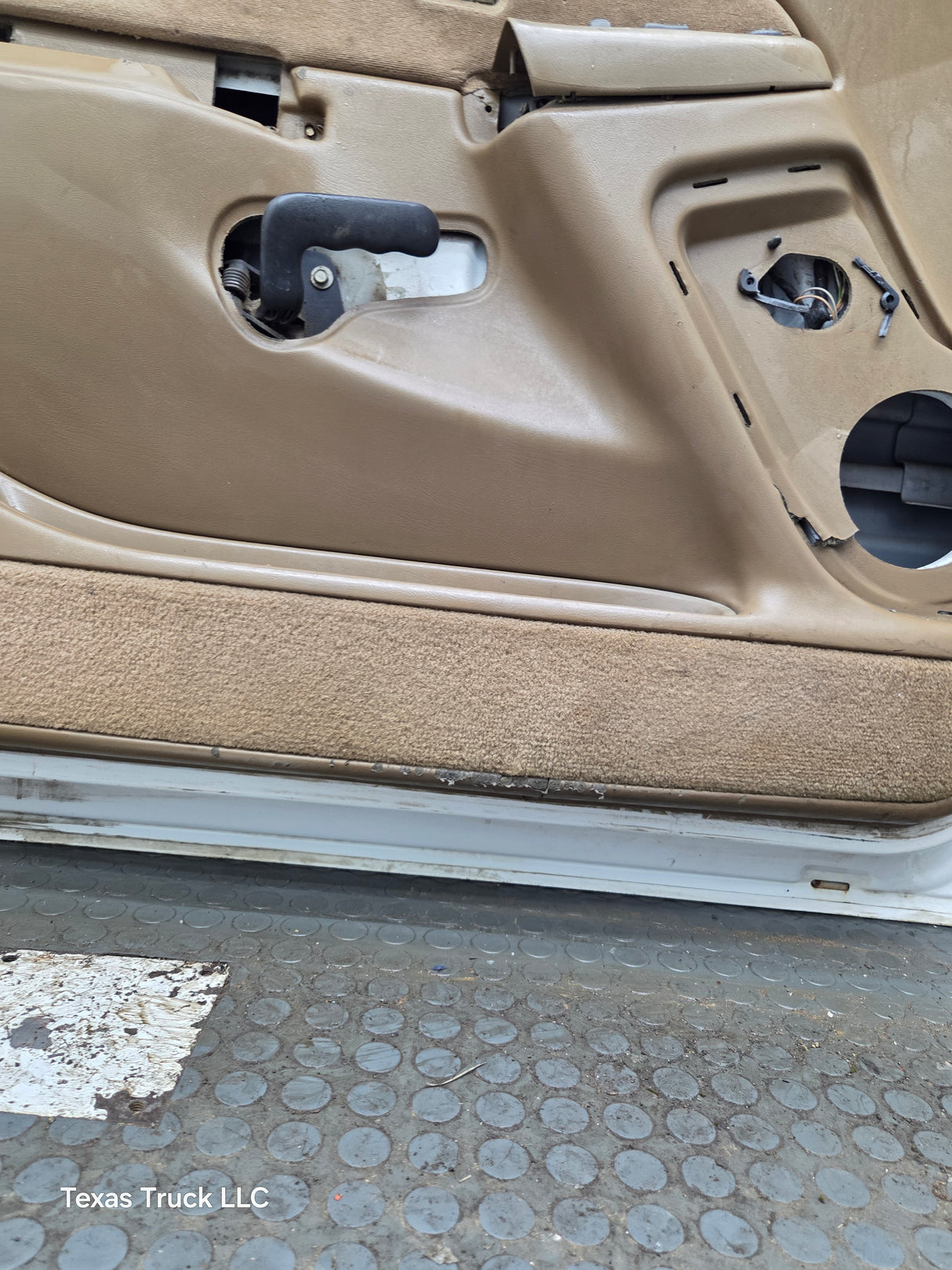 1999-2006 Chevrolet Silverado / GMC Sierra 1500 2500 3500 HD Front Driver Side Door LH