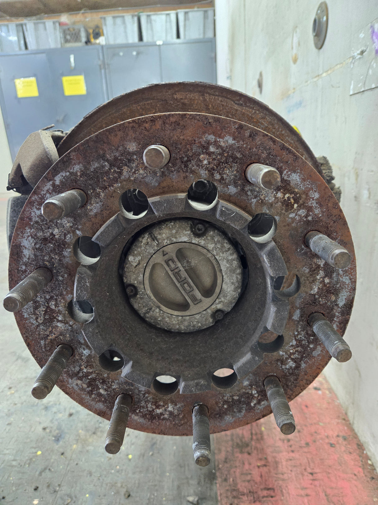 2005-2016 Ford F450 F550 Super Duty Front Axle 4.88 Gear Ratio DRW 10 Lug 122k miles