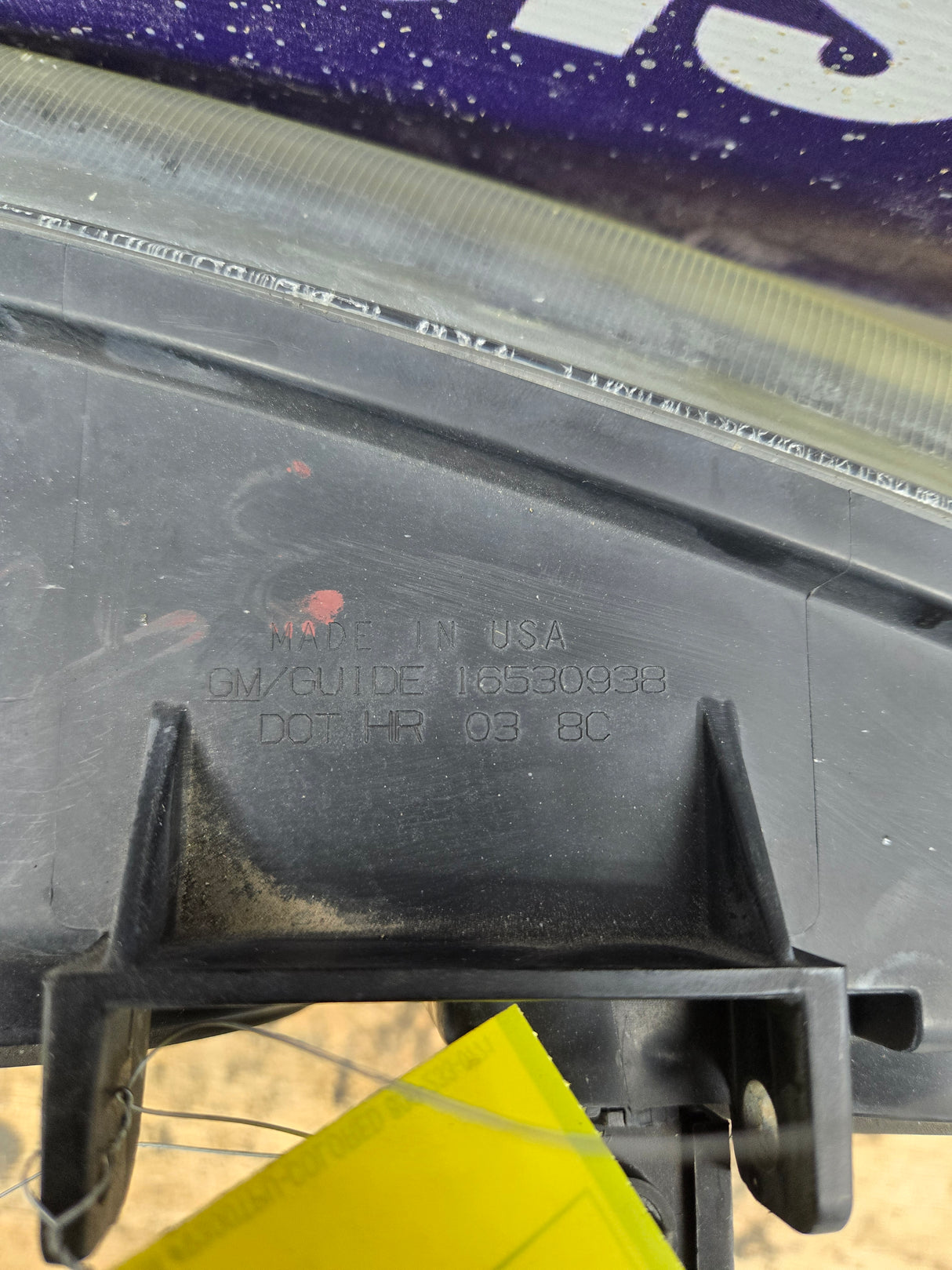 2003-2007 Chevrolet Silverado 1500 2500HD 3500HD RH Passenger Side Headlight Assembly - 10396912