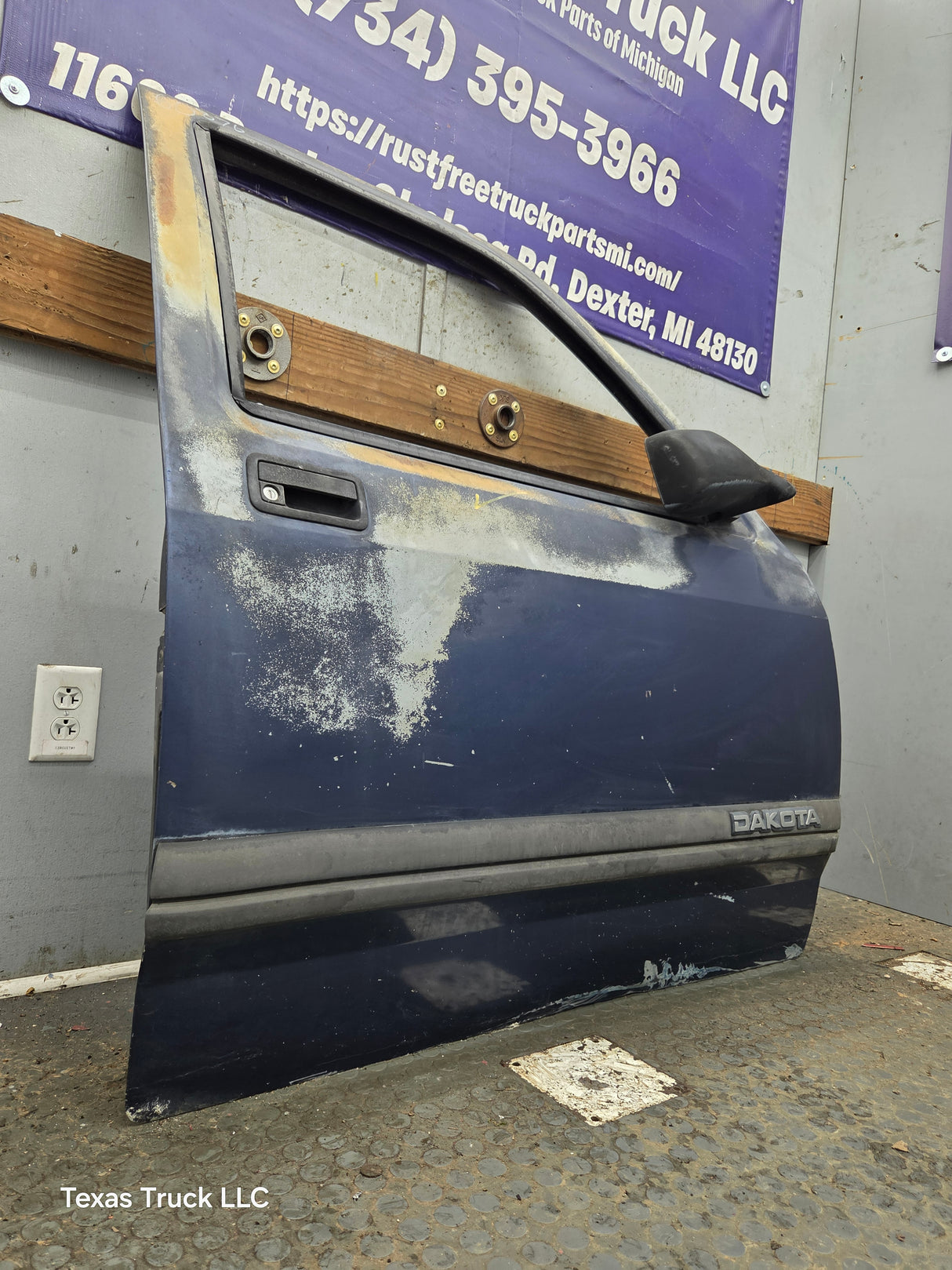1992-1996 Dodge Dakota RH Passenger Side Front Door
