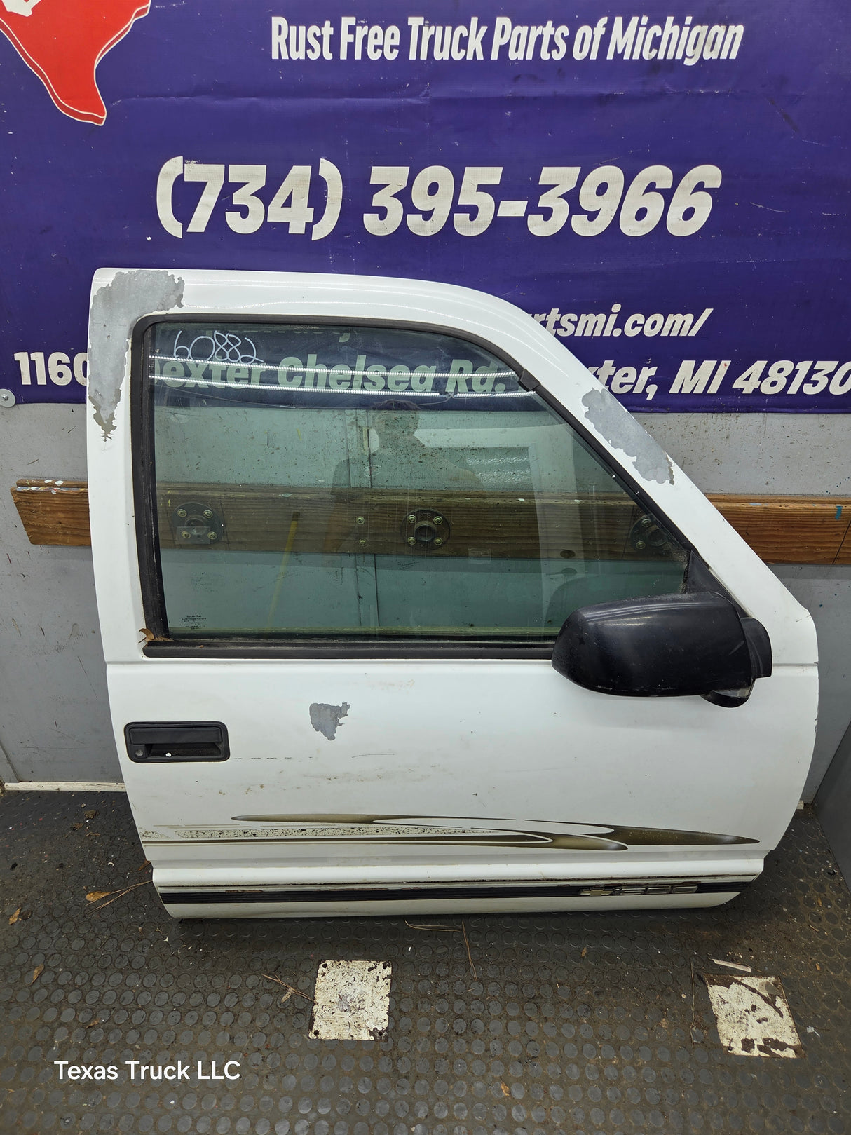 1988-2000 Chevrolet Silverado Suburban GMC Sierra RH Front Passenger Door