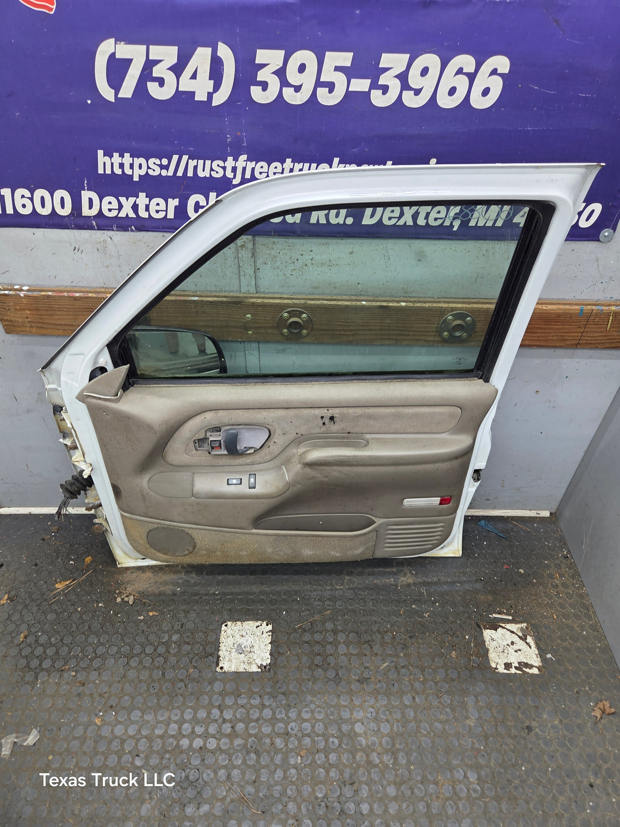 1988-2000 Chevrolet Silverado Suburban GMC Sierra RH Front Passenger Door
