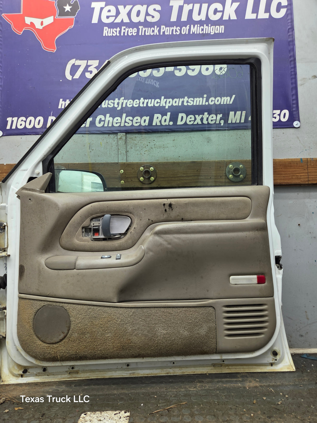 1988-2000 Chevrolet Silverado Suburban GMC Sierra RH Front Passenger Door