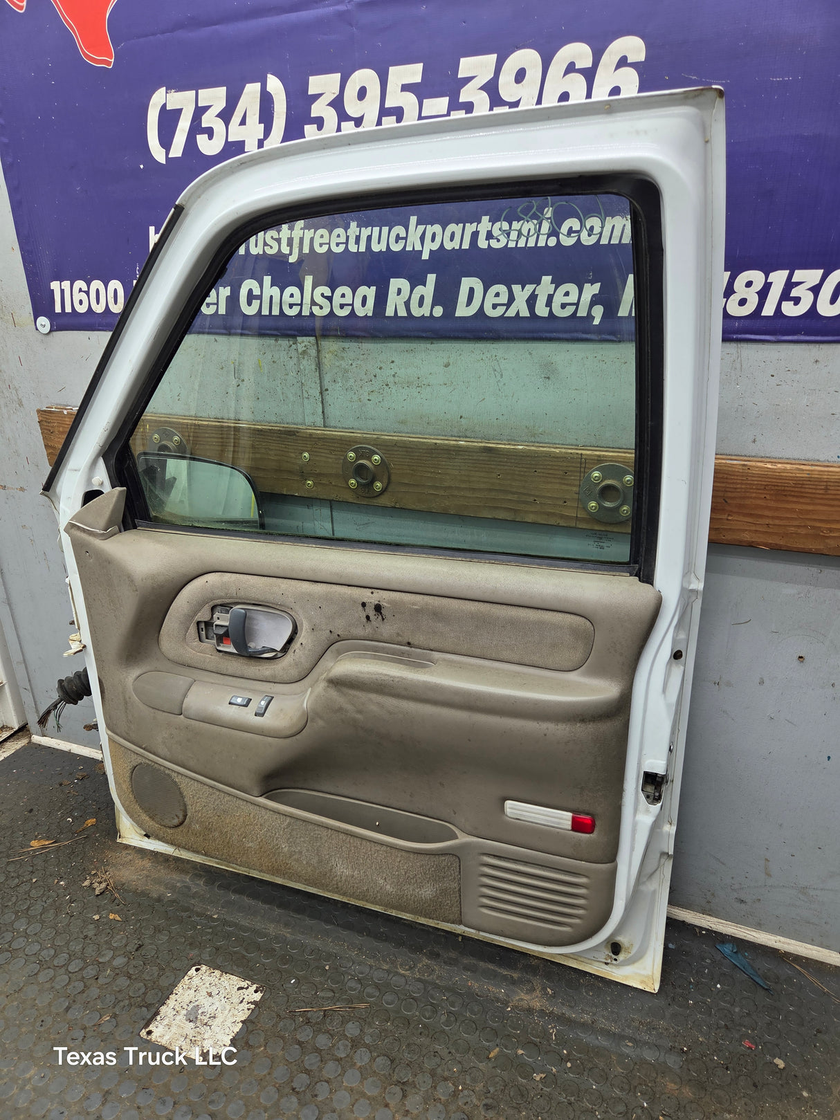 1988-2000 Chevrolet Silverado Suburban GMC Sierra RH Front Passenger Door