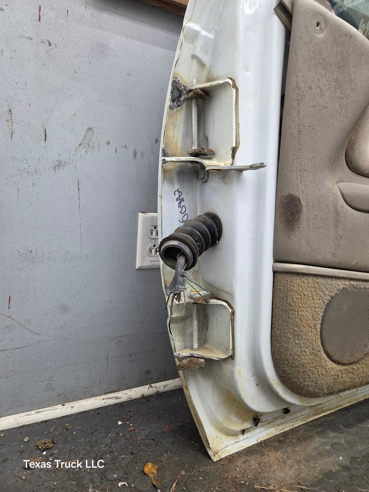 1988-2000 Chevrolet Silverado Suburban GMC Sierra RH Front Passenger Door