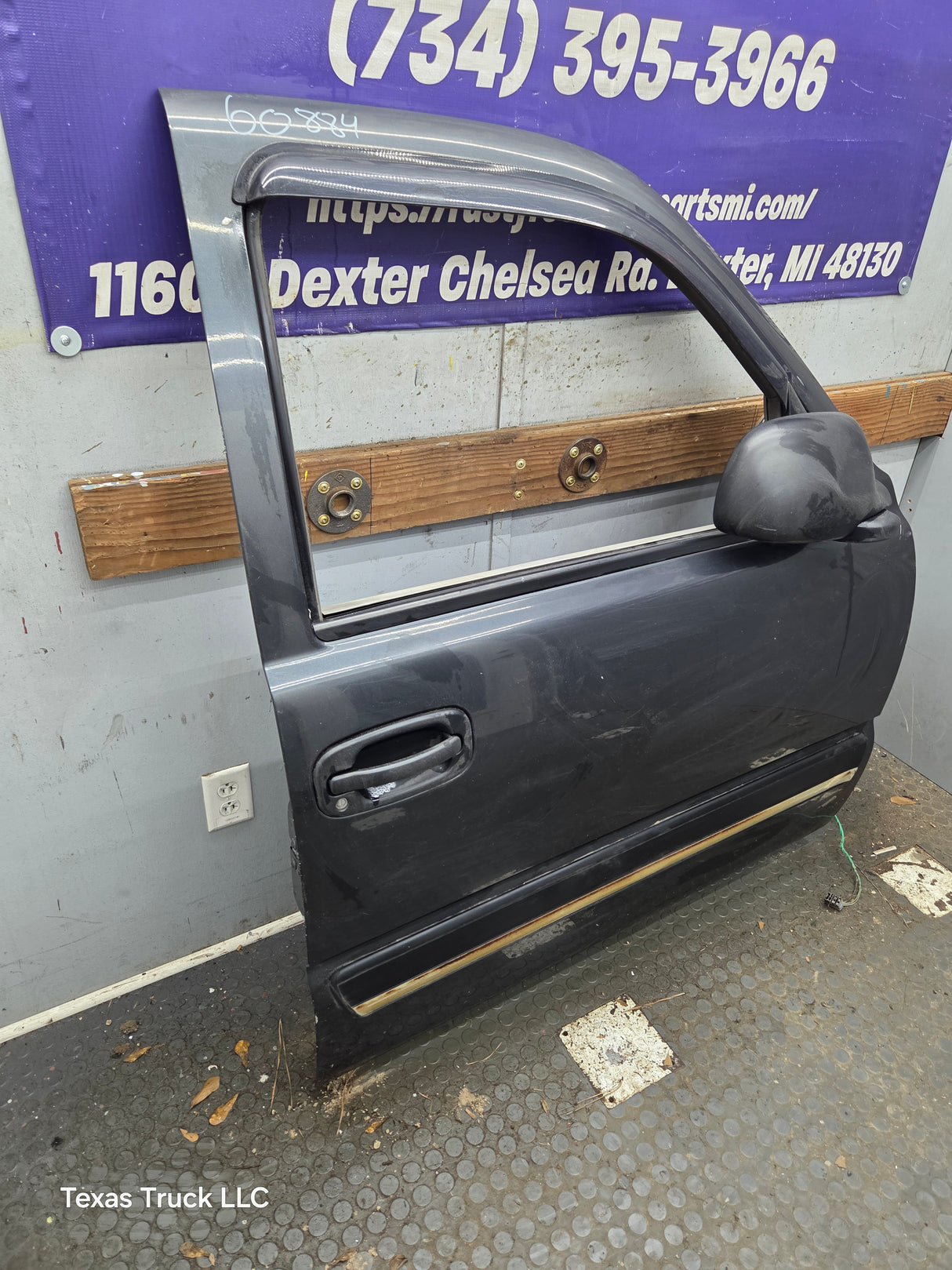 1999-2006 Chevrolet Silverado / GMC Sierra 1500 2500 3500 HD Front Passenger side Door RH