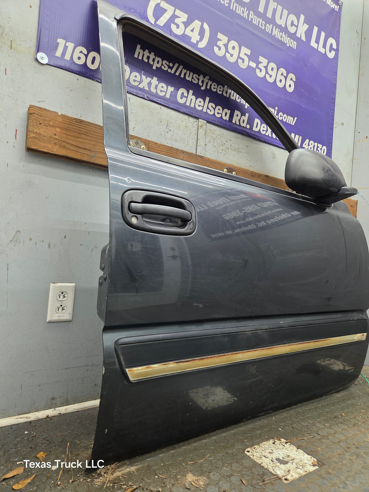 1999-2006 Chevrolet Silverado / GMC Sierra 1500 2500 3500 HD Front Passenger side Door RH