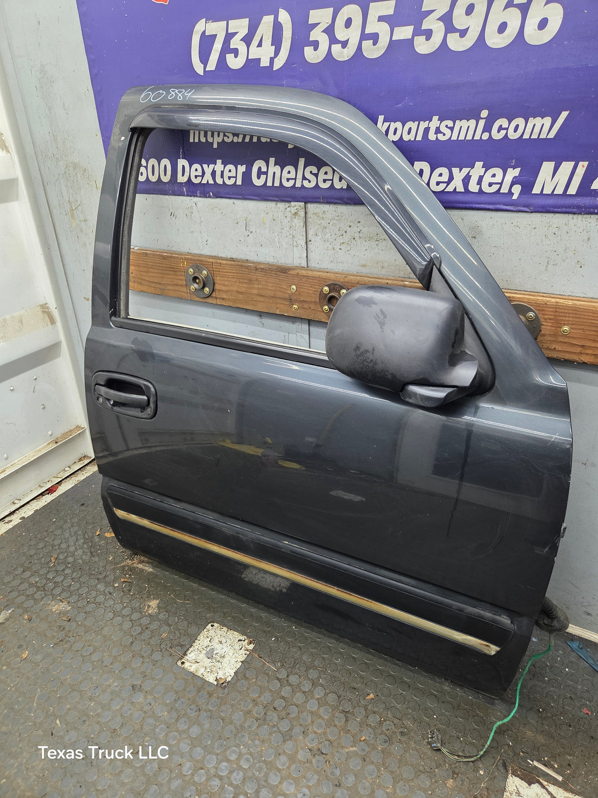 1999-2006 Chevrolet Silverado / GMC Sierra 1500 2500 3500 HD Front Passenger side Door RH