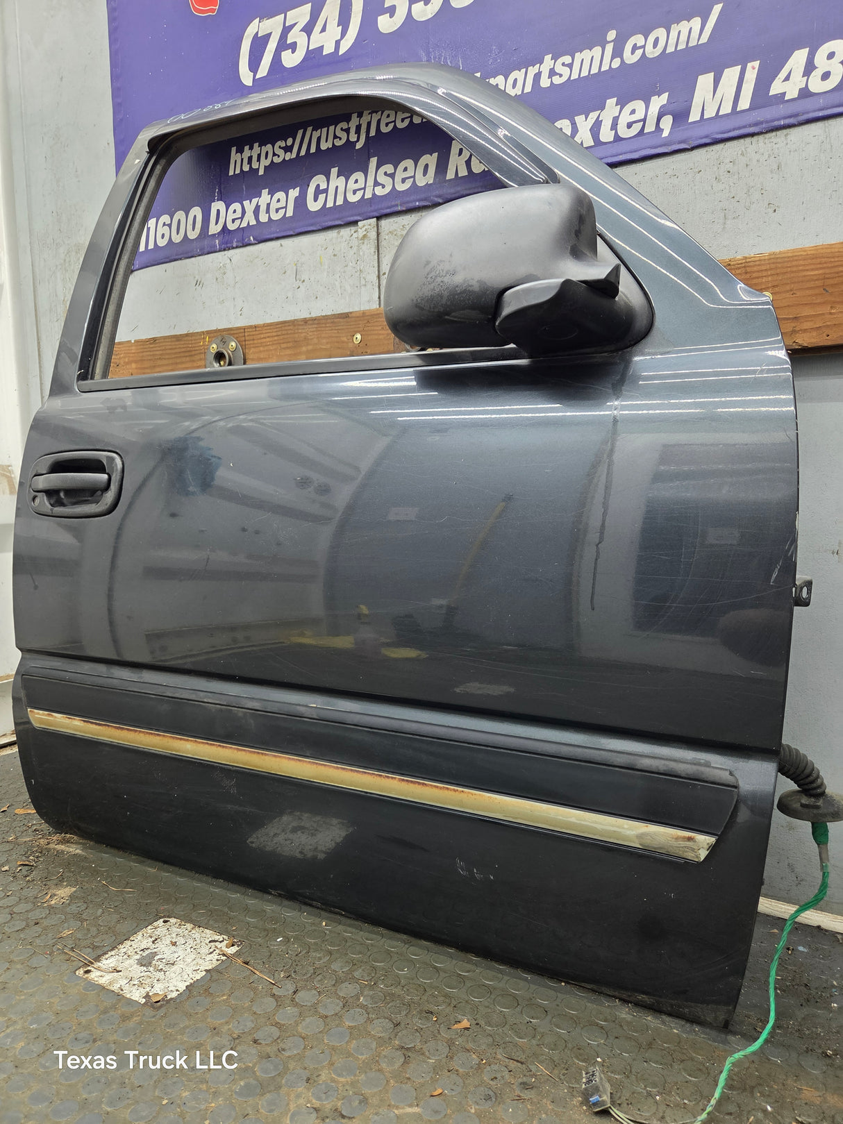 1999-2006 Chevrolet Silverado / GMC Sierra 1500 2500 3500 HD Front Passenger side Door RH