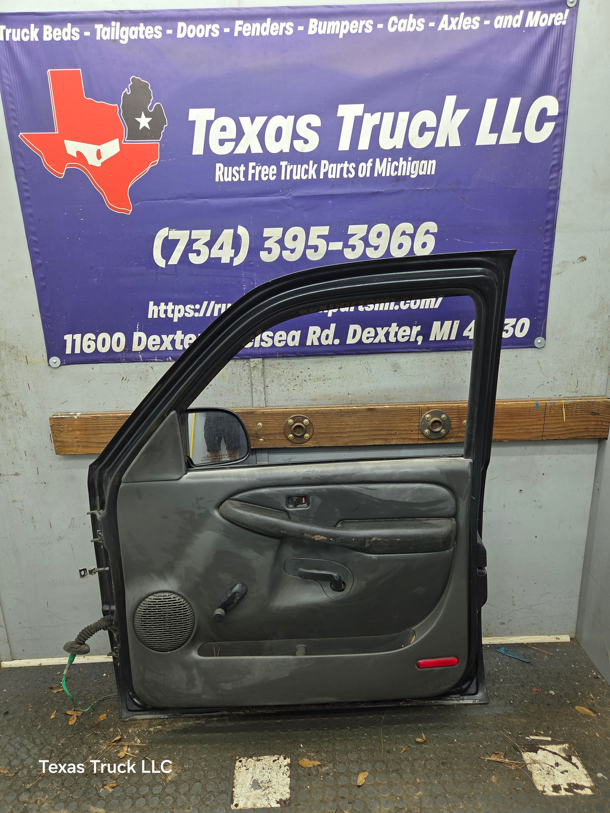 1999-2006 Chevrolet Silverado / GMC Sierra 1500 2500 3500 HD Front Passenger side Door RH