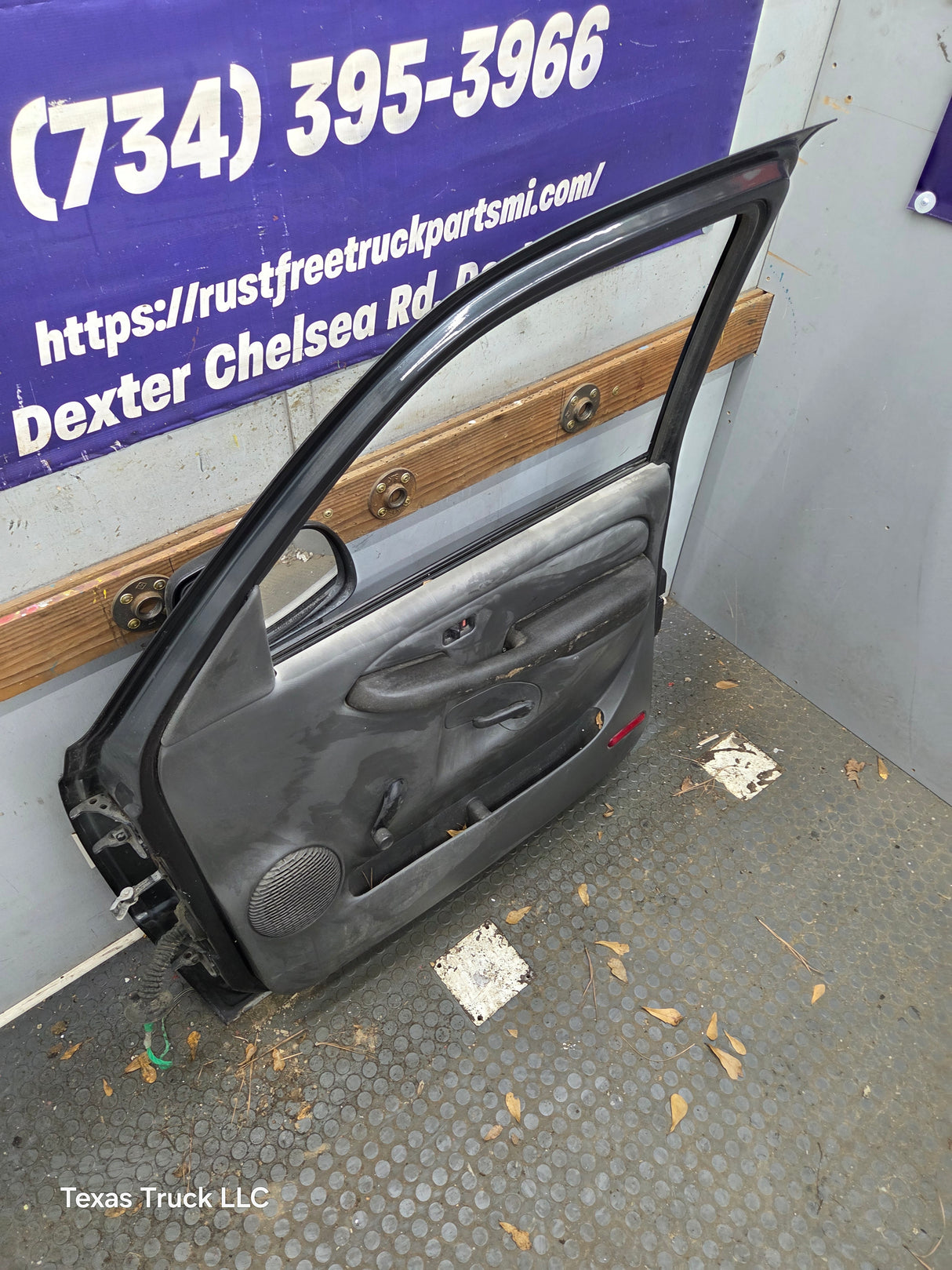 1999-2006 Chevrolet Silverado / GMC Sierra 1500 2500 3500 HD Front Passenger side Door RH