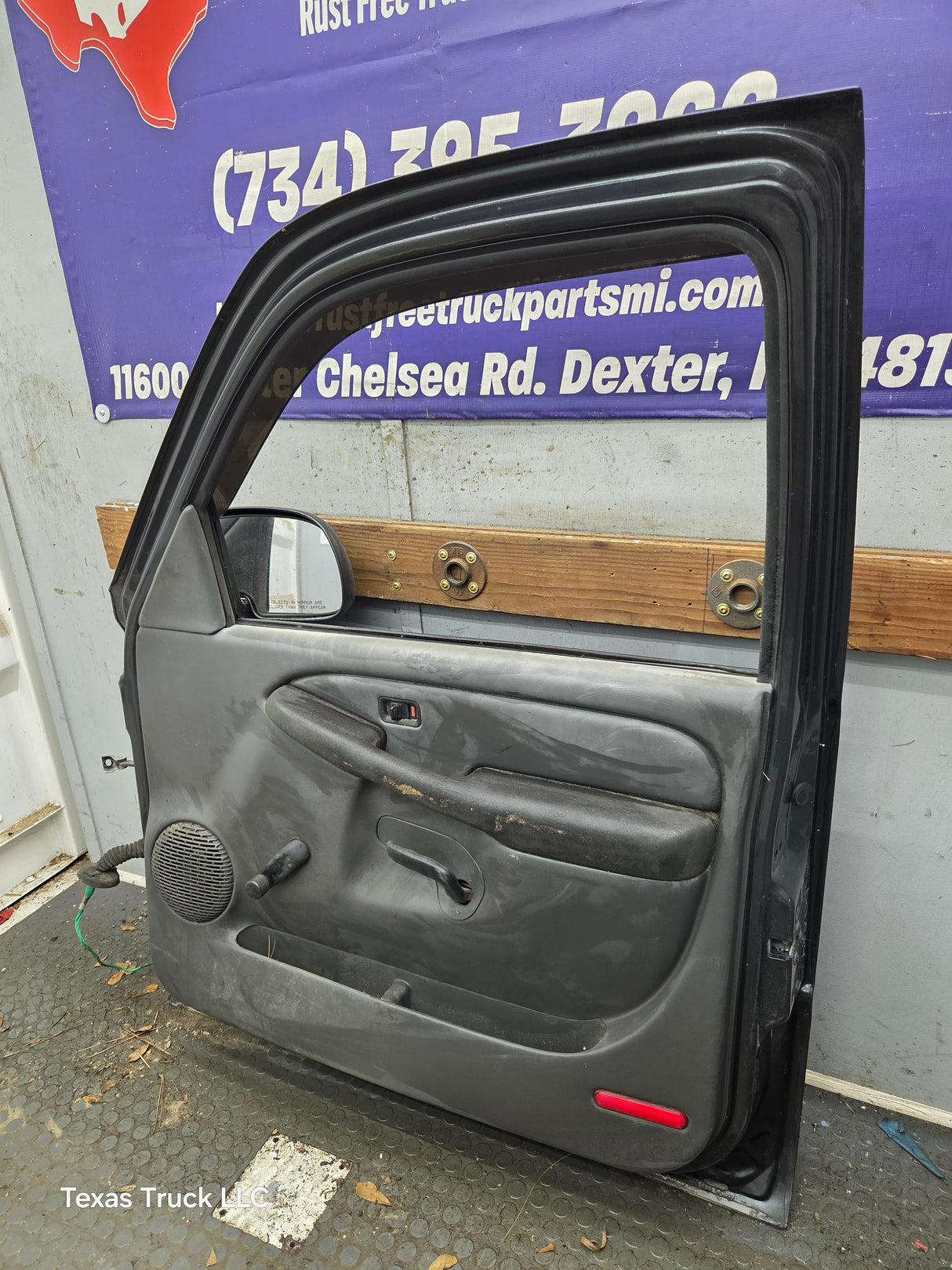 1999-2006 Chevrolet Silverado / GMC Sierra 1500 2500 3500 HD Front Passenger side Door RH