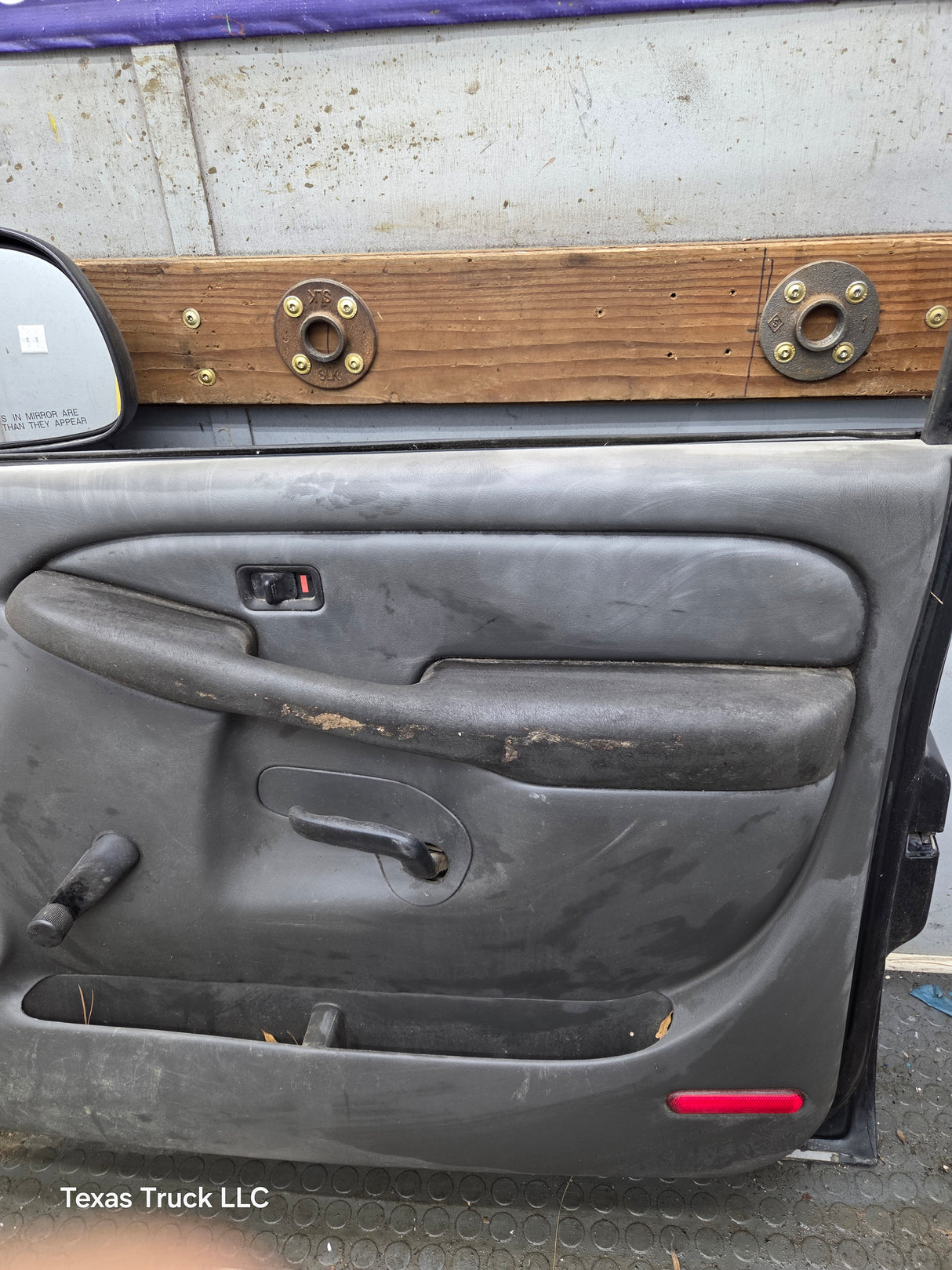 1999-2006 Chevrolet Silverado / GMC Sierra 1500 2500 3500 HD Front Passenger side Door RH