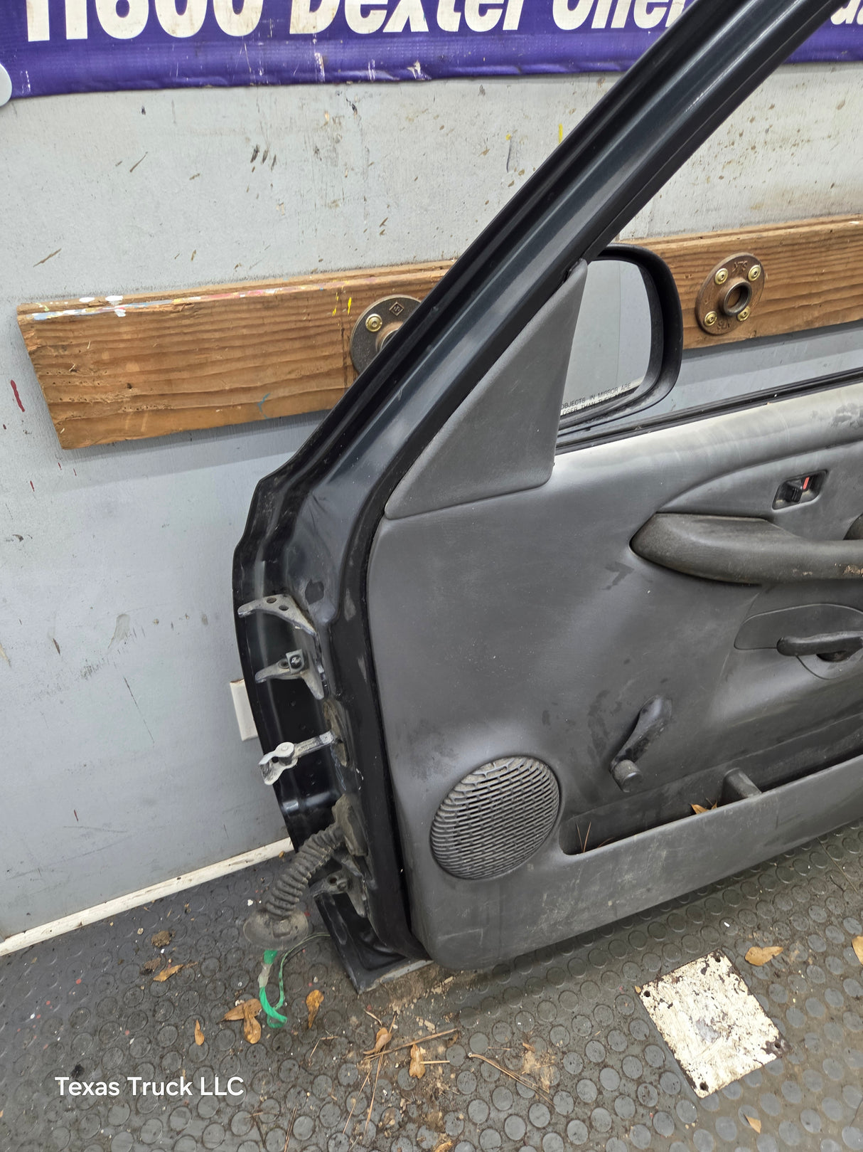 1999-2006 Chevrolet Silverado / GMC Sierra 1500 2500 3500 HD Front Passenger side Door RH