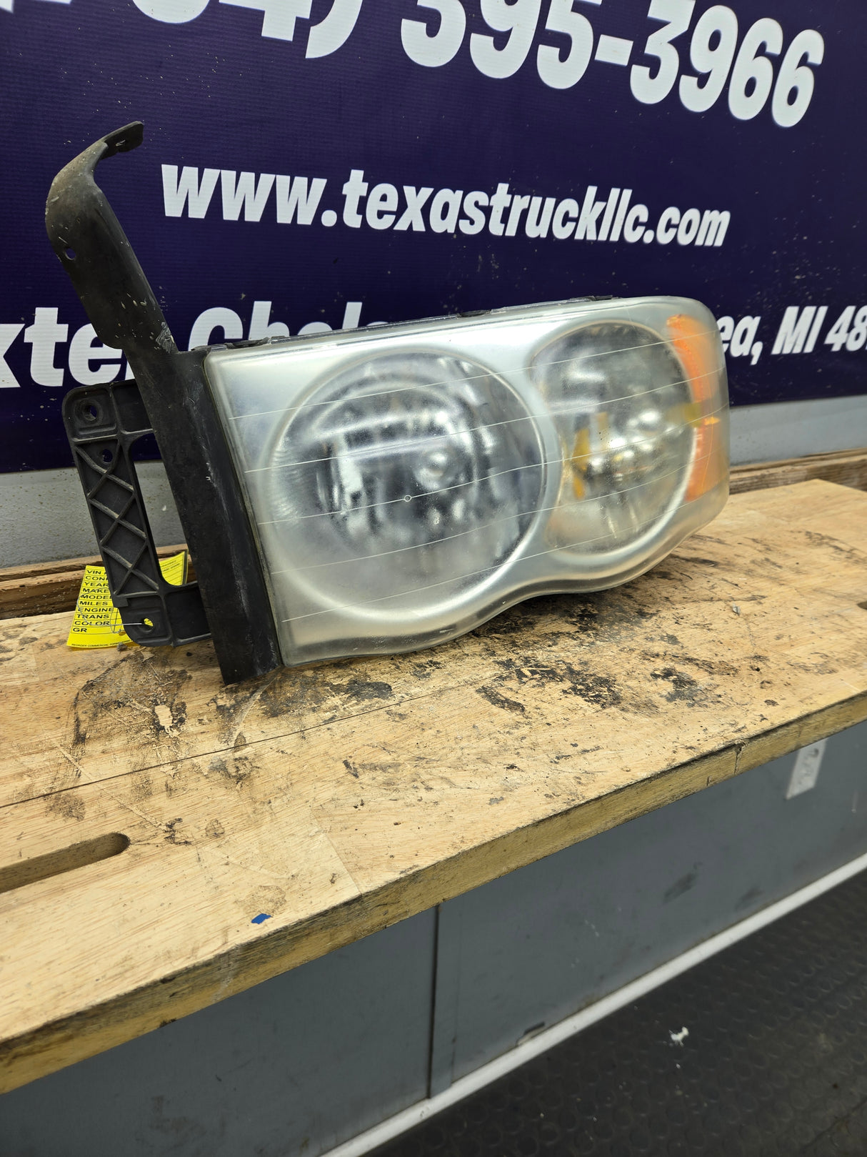 2002-2005 Dodge Ram 1500 2500 3500 LH Driver Side Headlight 55077121AD
