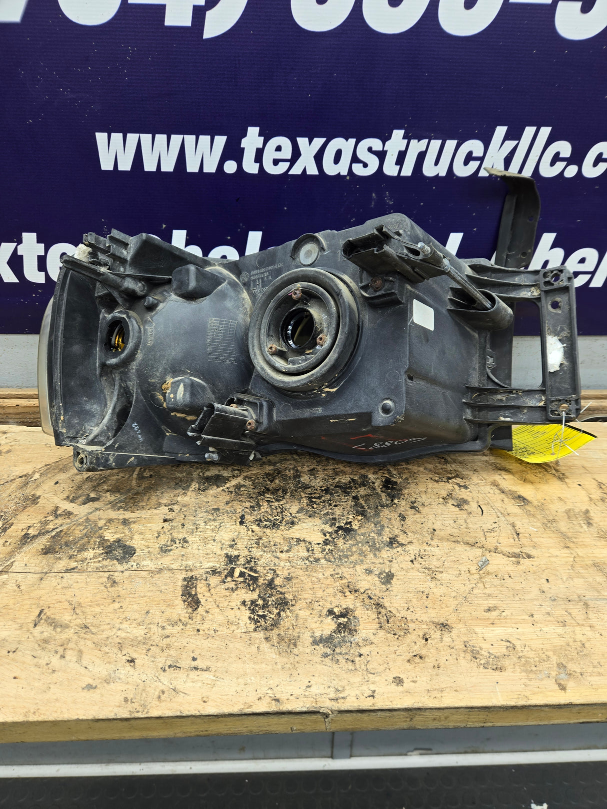 2002-2005 Dodge Ram 1500 2500 3500 LH Driver Side Headlight 55077121AD