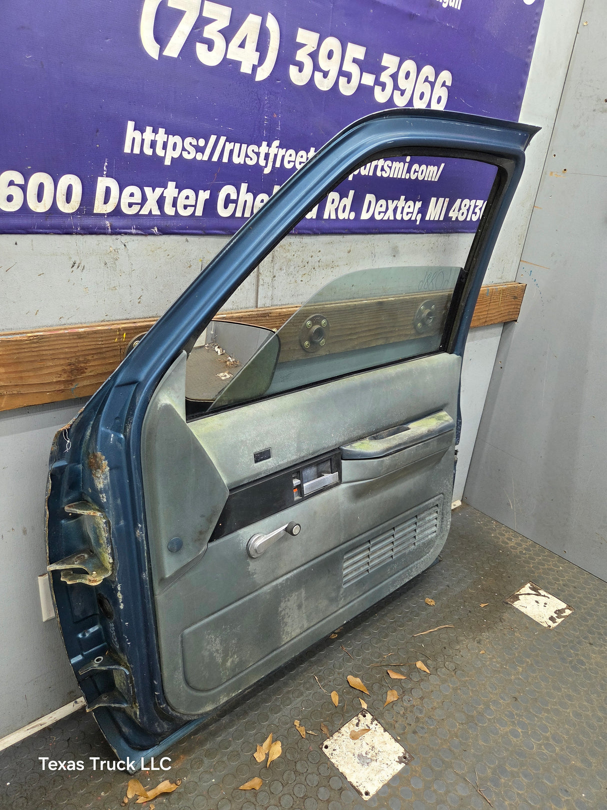 1988-2000 Chevrolet Silverado Suburban GMC Sierra RH Front Passenger Door