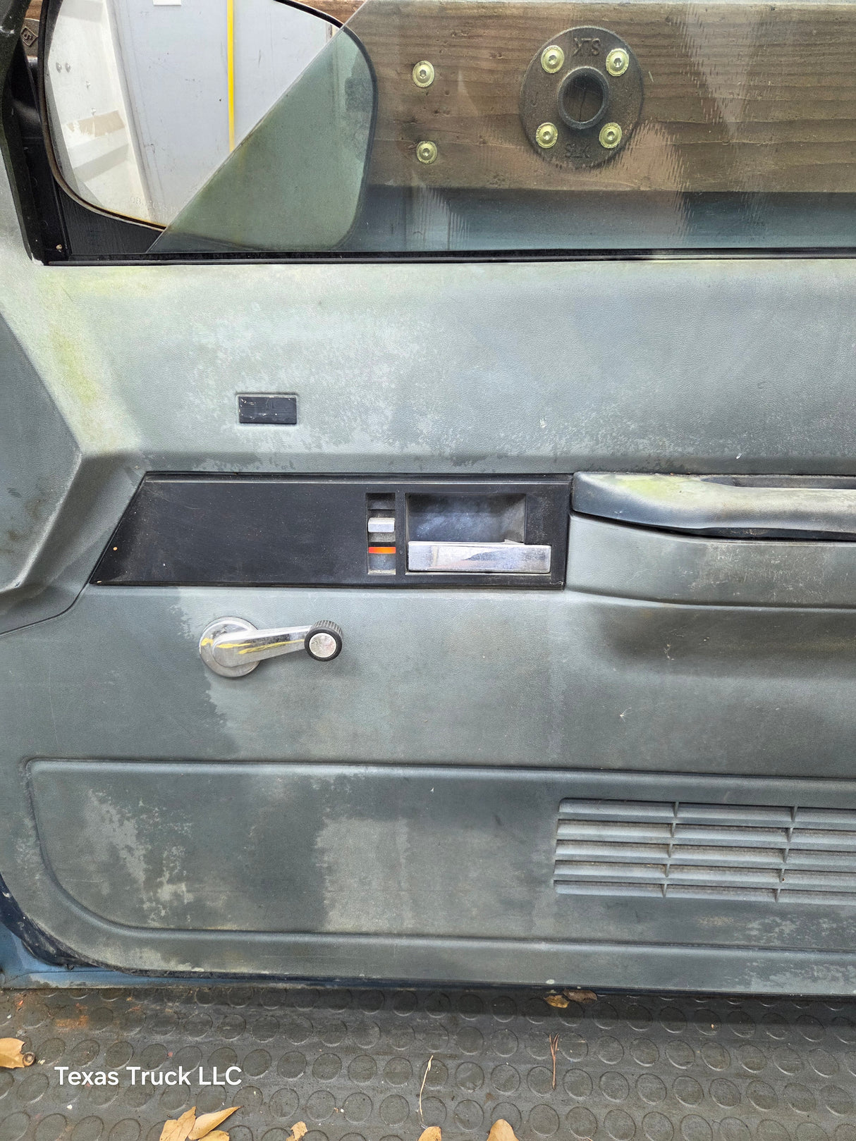 1988-2000 Chevrolet Silverado Suburban GMC Sierra RH Front Passenger Door