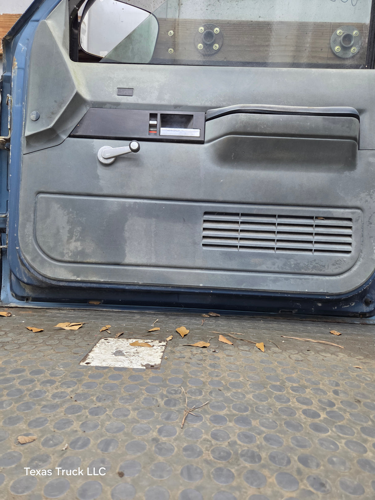 1988-2000 Chevrolet Silverado Suburban GMC Sierra RH Front Passenger Door