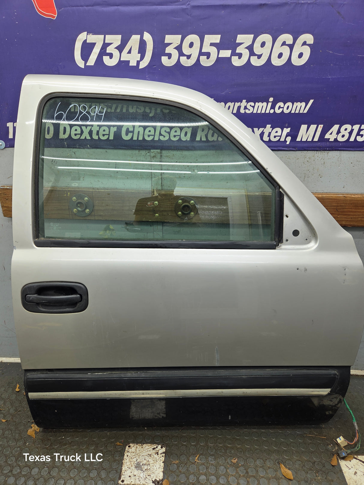 1999-2006 Chevrolet Silverado / GMC Sierra 1500 2500 3500 HD Front Passenger side Door RH