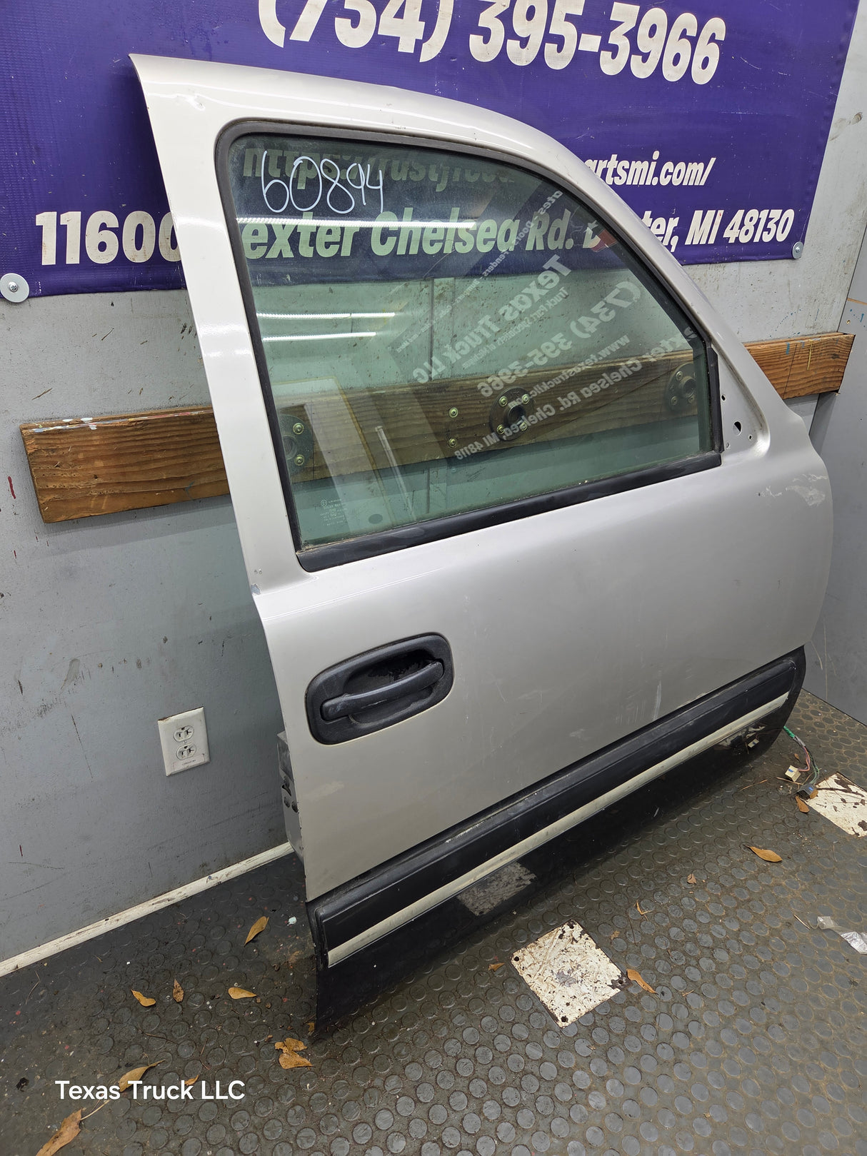 1999-2006 Chevrolet Silverado / GMC Sierra 1500 2500 3500 HD Front Passenger side Door RH