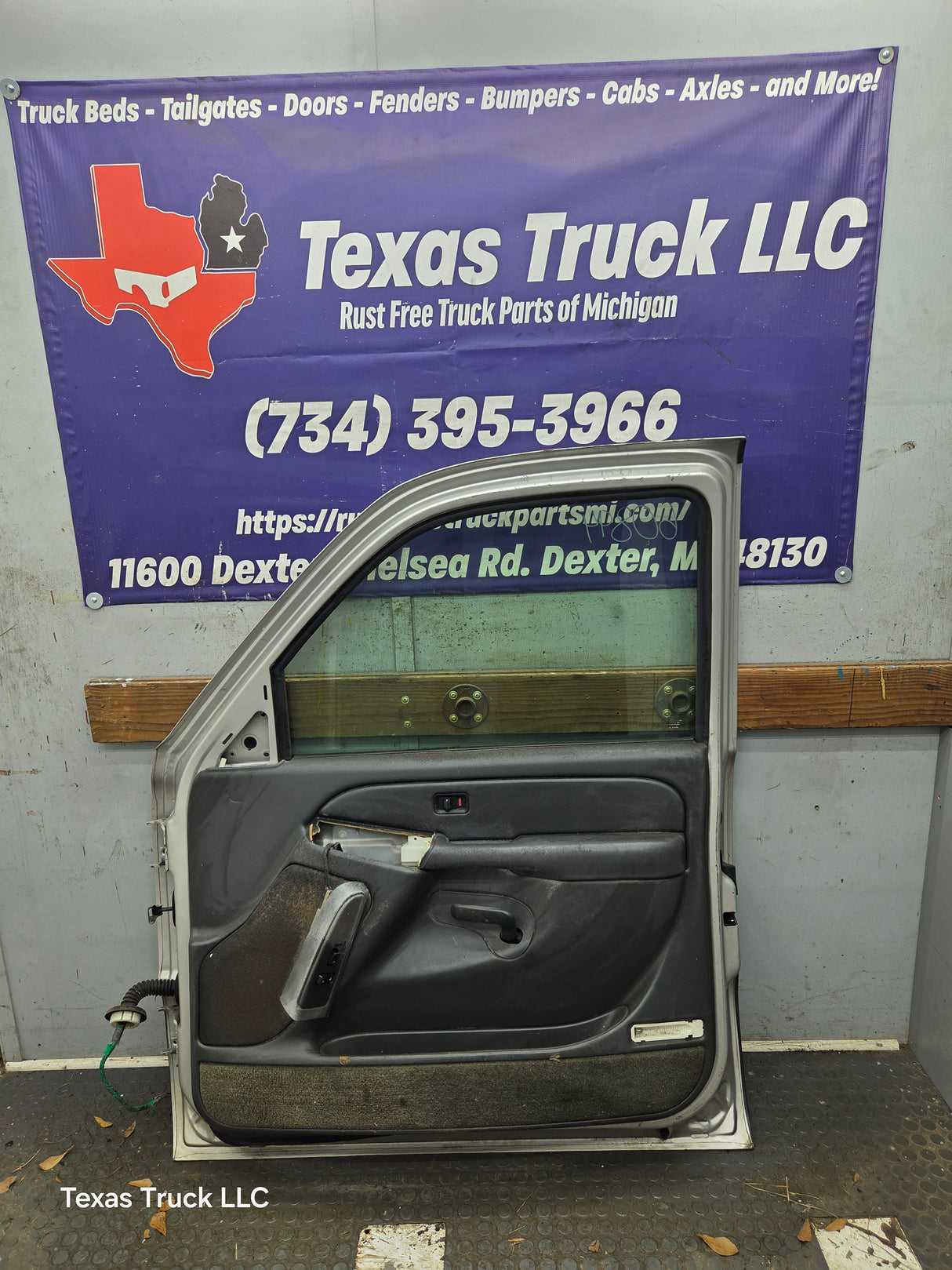 1999-2006 Chevrolet Silverado / GMC Sierra 1500 2500 3500 HD Front Passenger side Door RH