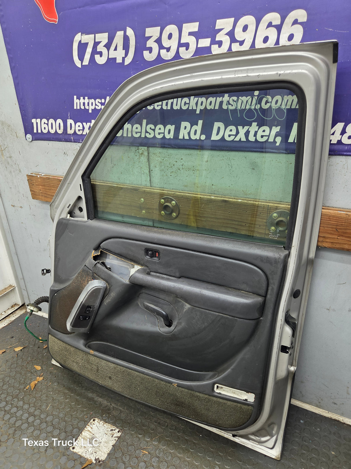 1999-2006 Chevrolet Silverado / GMC Sierra 1500 2500 3500 HD Front Passenger side Door RH