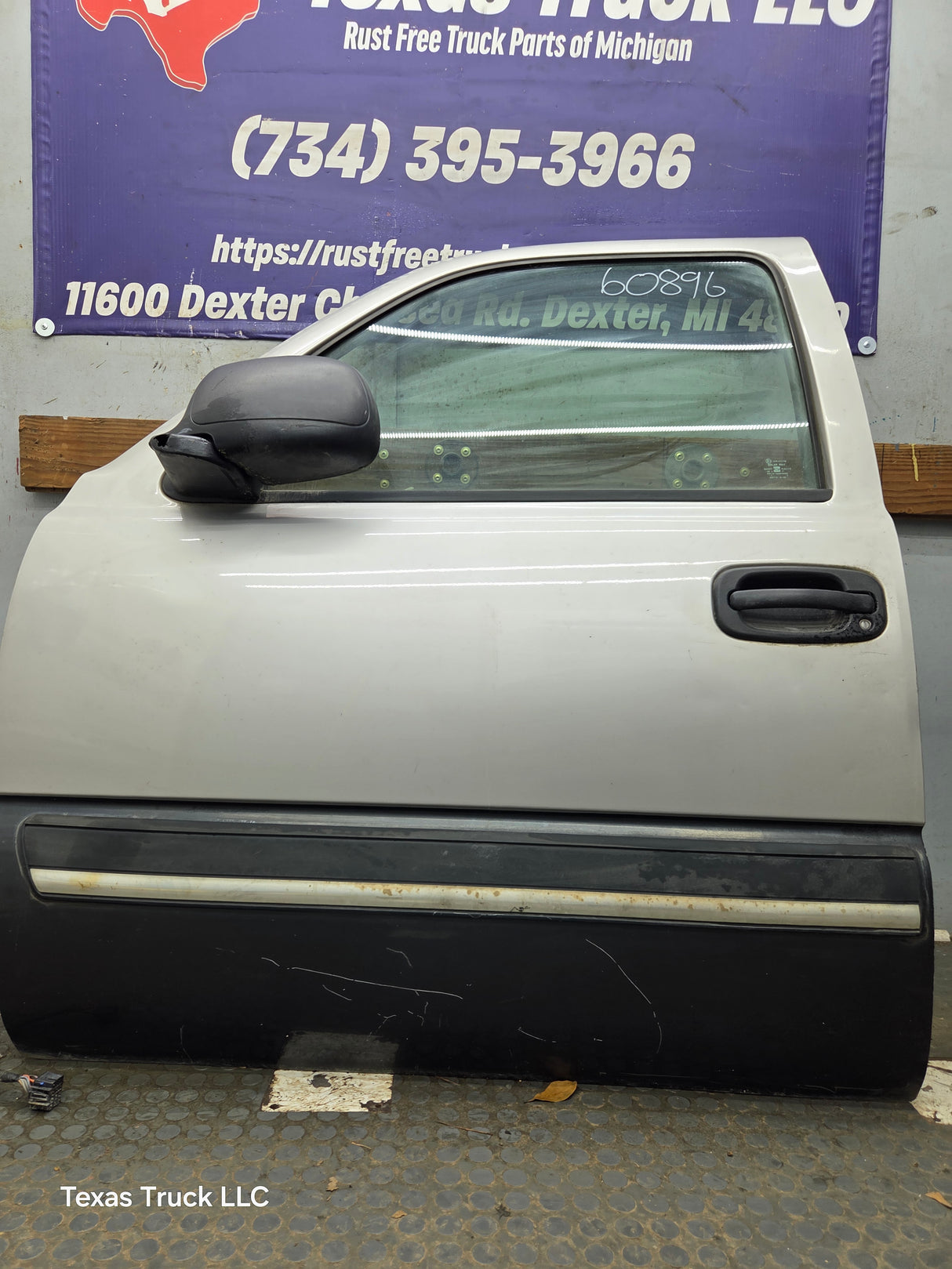 1999-2006 Chevrolet Silverado / GMC Sierra 1500 2500 3500 HD Front Driver Side Door LH