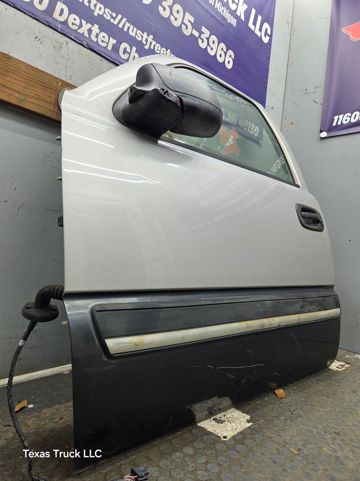 1999-2006 Chevrolet Silverado / GMC Sierra 1500 2500 3500 HD Front Driver Side Door LH