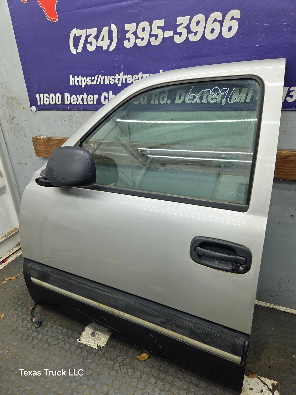 1999-2006 Chevrolet Silverado / GMC Sierra 1500 2500 3500 HD Front Driver Side Door LH