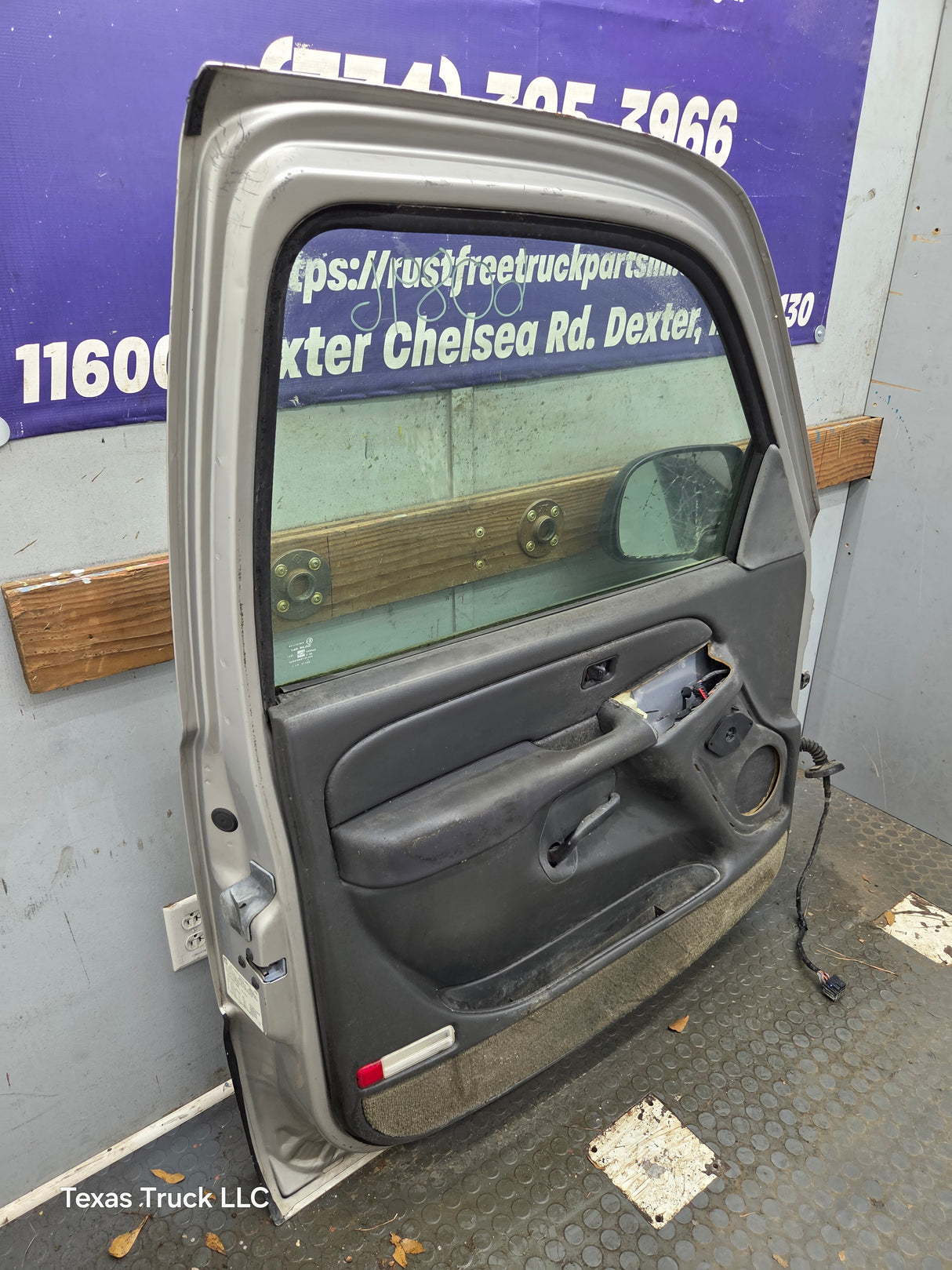 1999-2006 Chevrolet Silverado / GMC Sierra 1500 2500 3500 HD Front Driver Side Door LH