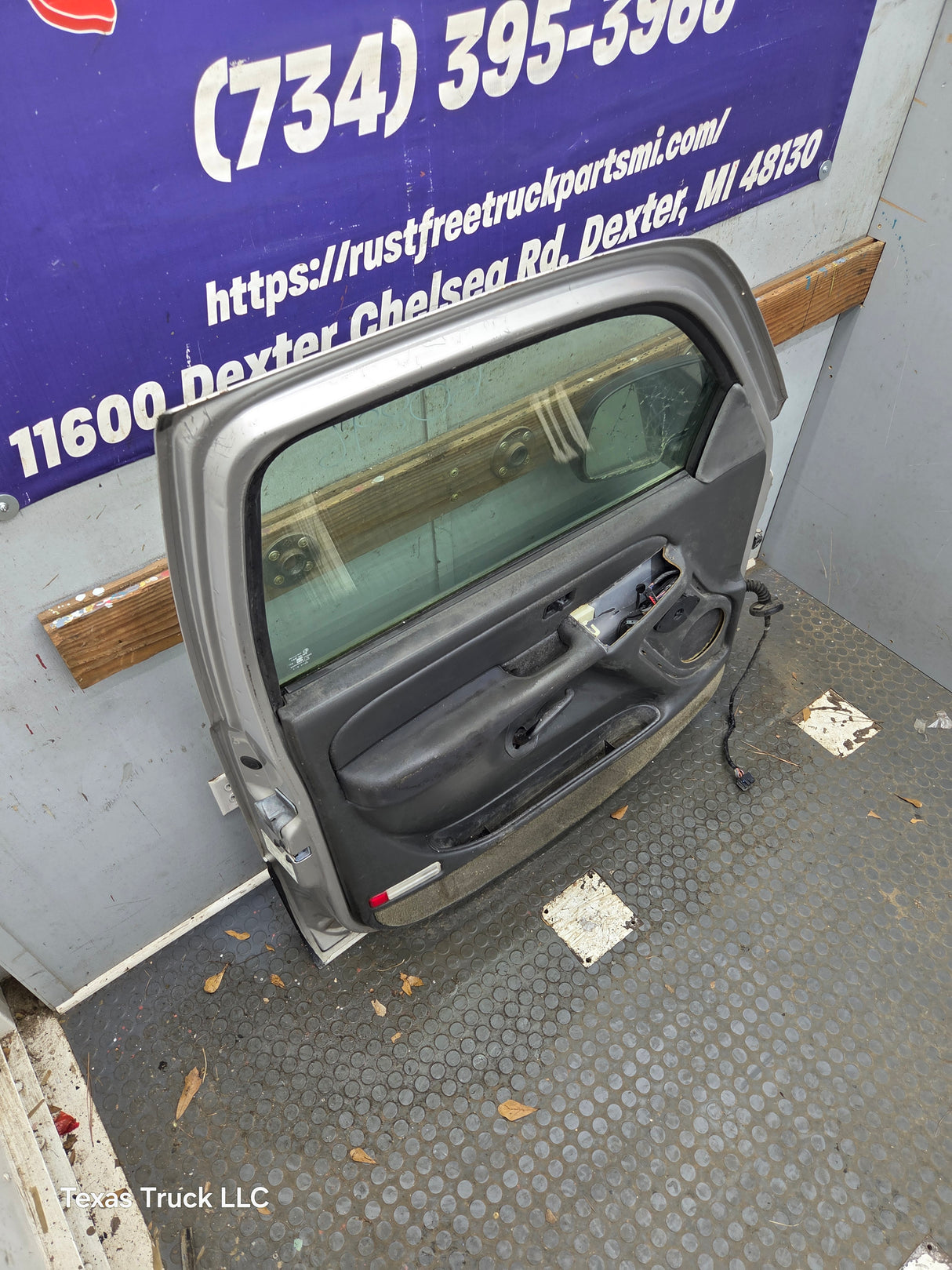 1999-2006 Chevrolet Silverado / GMC Sierra 1500 2500 3500 HD Front Driver Side Door LH